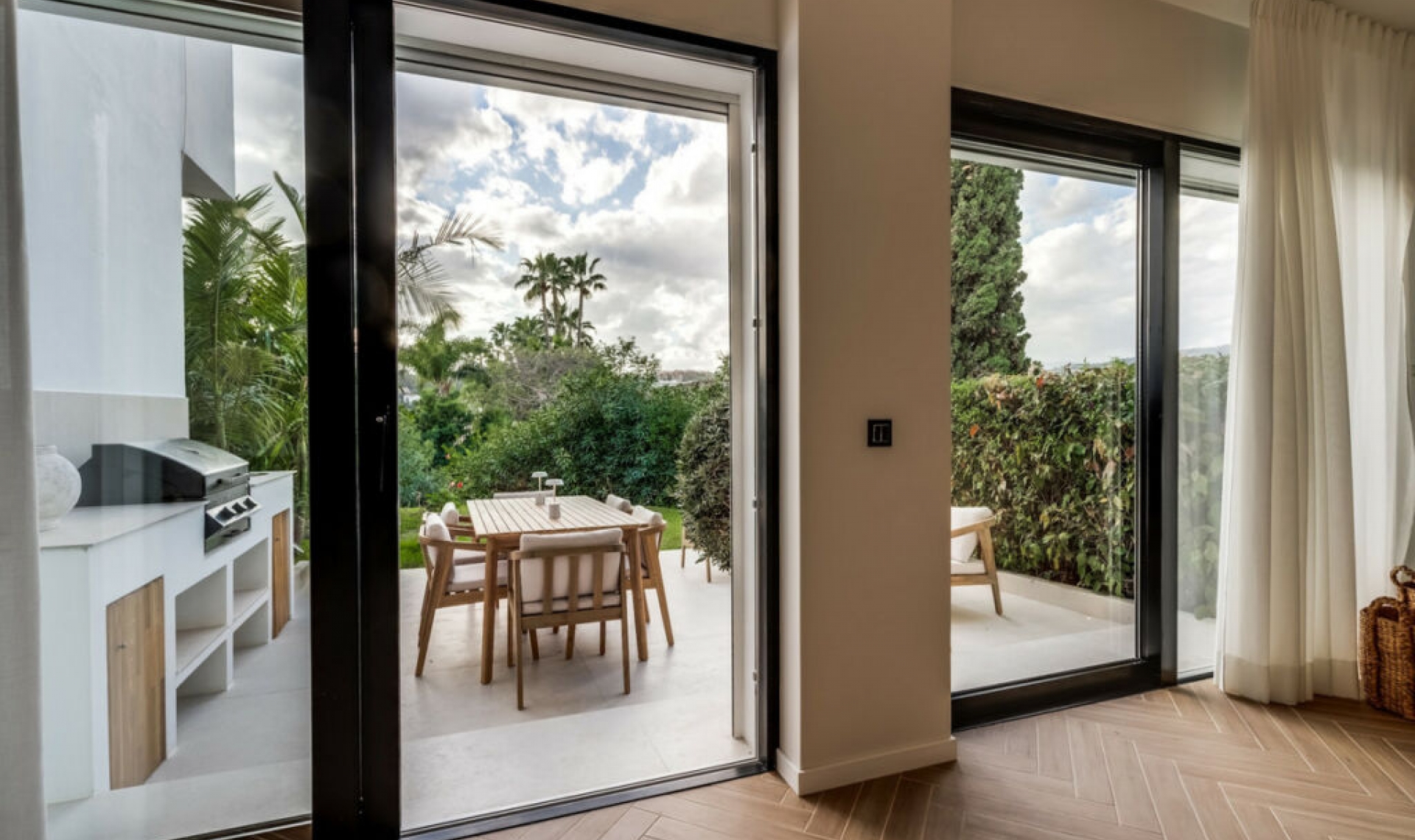 Resale - House -
Nueva Andalucía