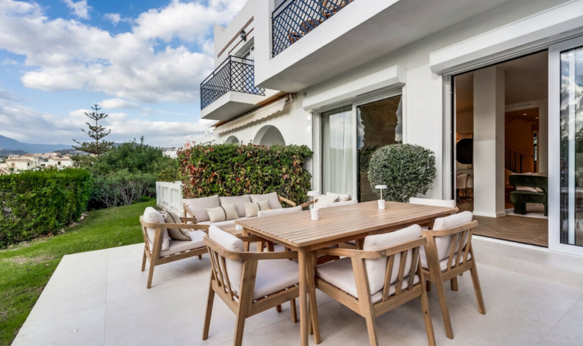 Resale - House -
Nueva Andalucía