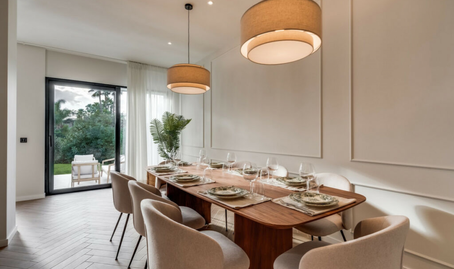 Resale - House -
Nueva Andalucía