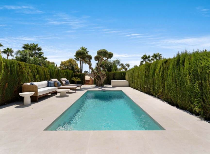 Resale - House -
Nueva Andalucía