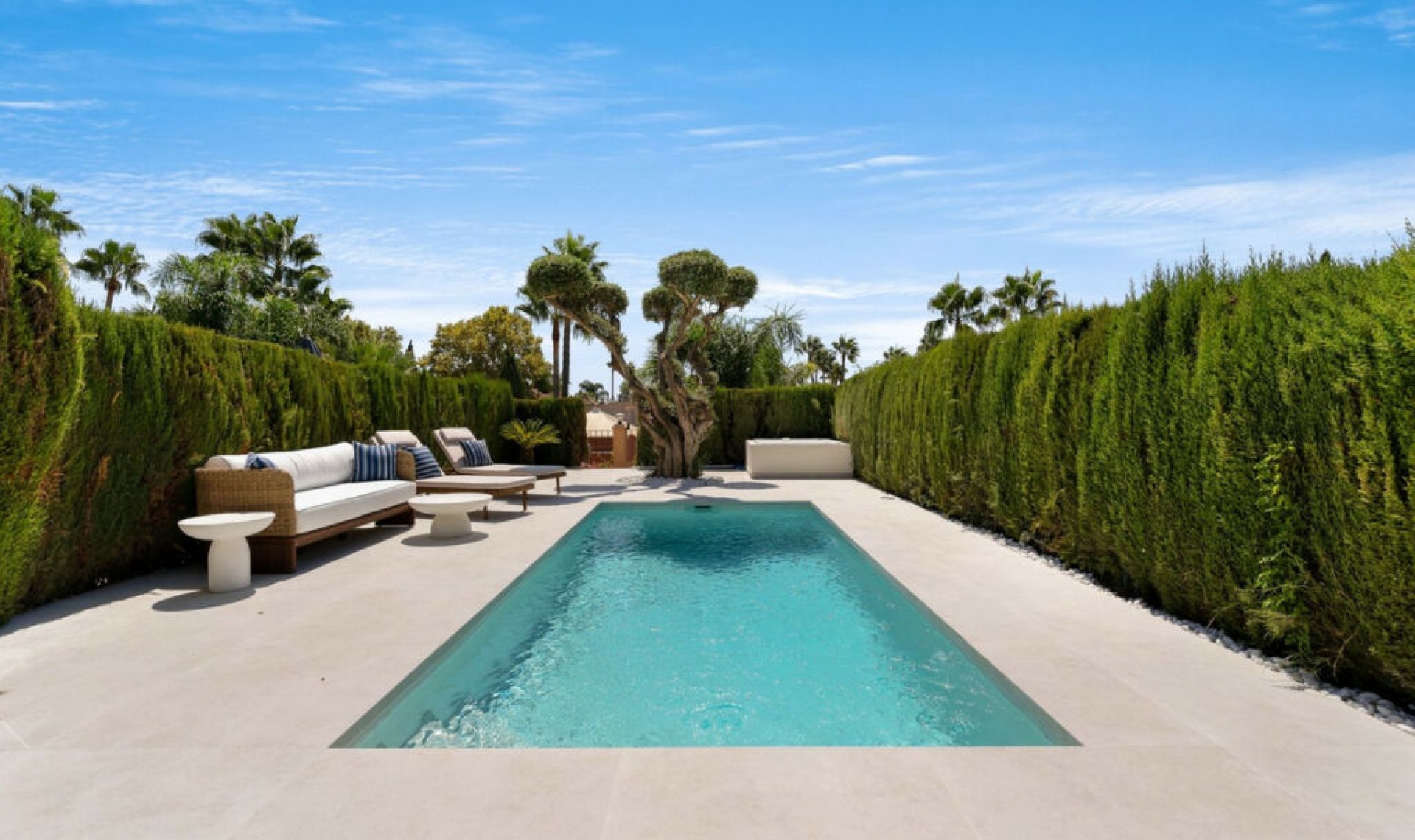 Resale - House -
Nueva Andalucía