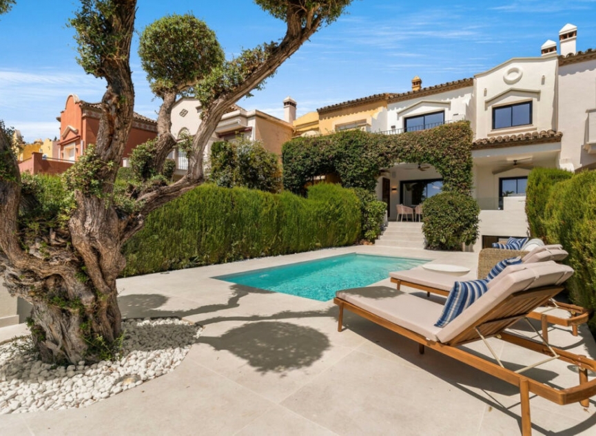 Resale - House -
Nueva Andalucía