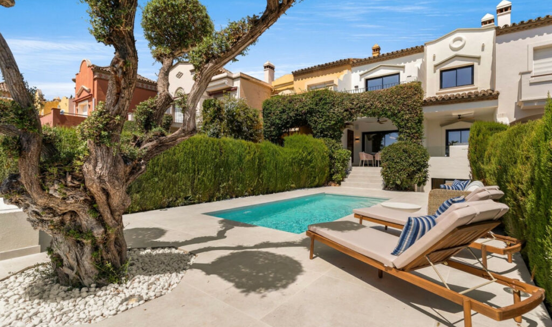 Resale - House -
Nueva Andalucía