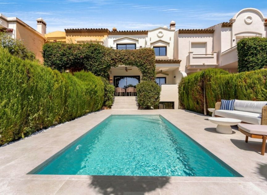 Resale - House -
Nueva Andalucía