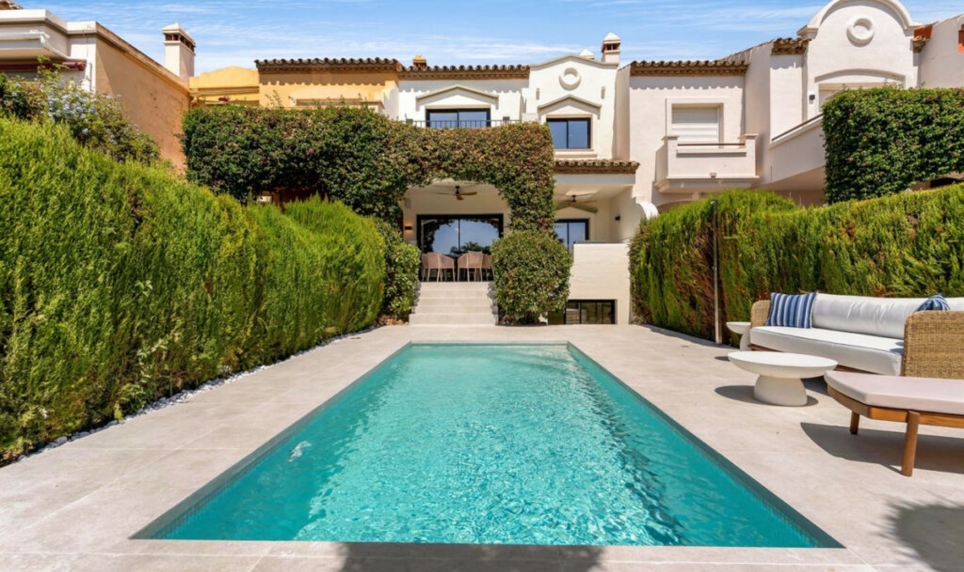 Resale - House -
Nueva Andalucía