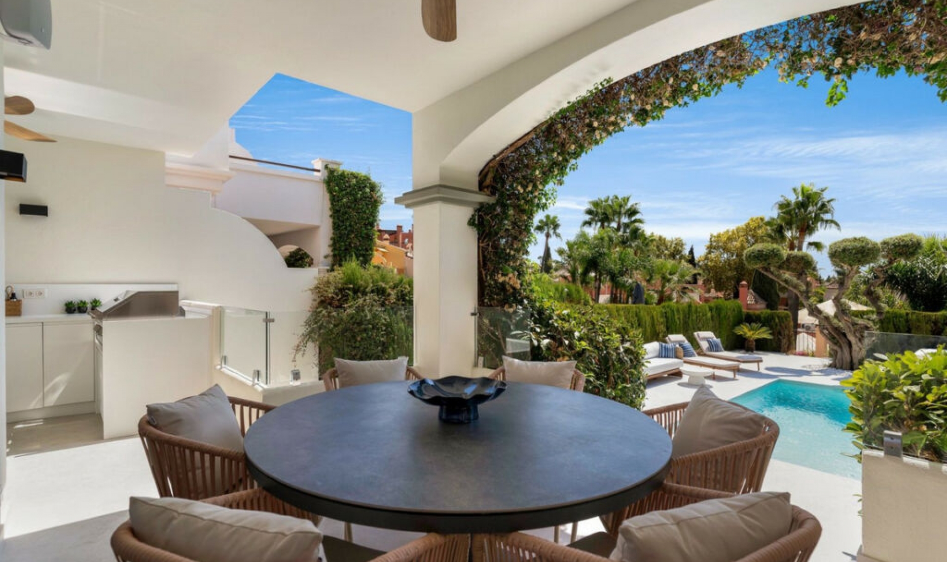 Resale - House -
Nueva Andalucía