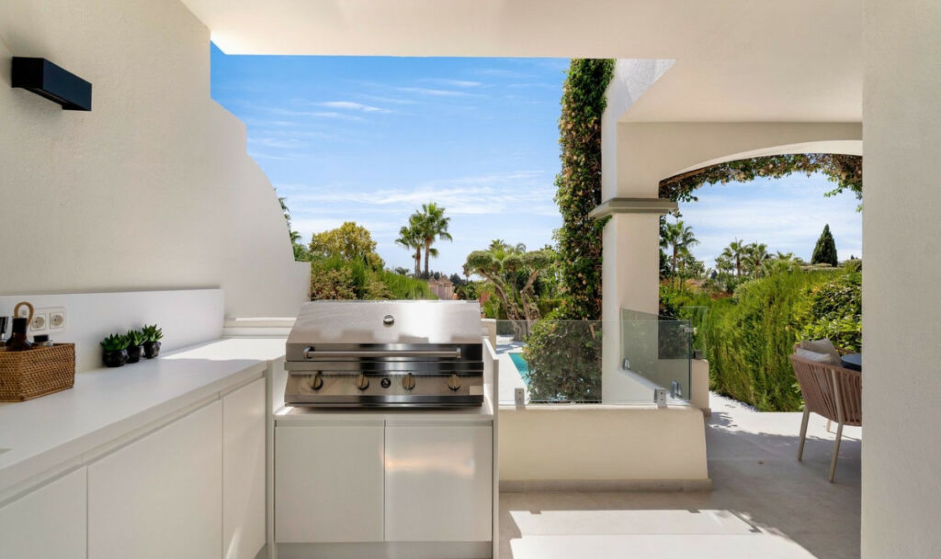 Resale - House -
Nueva Andalucía