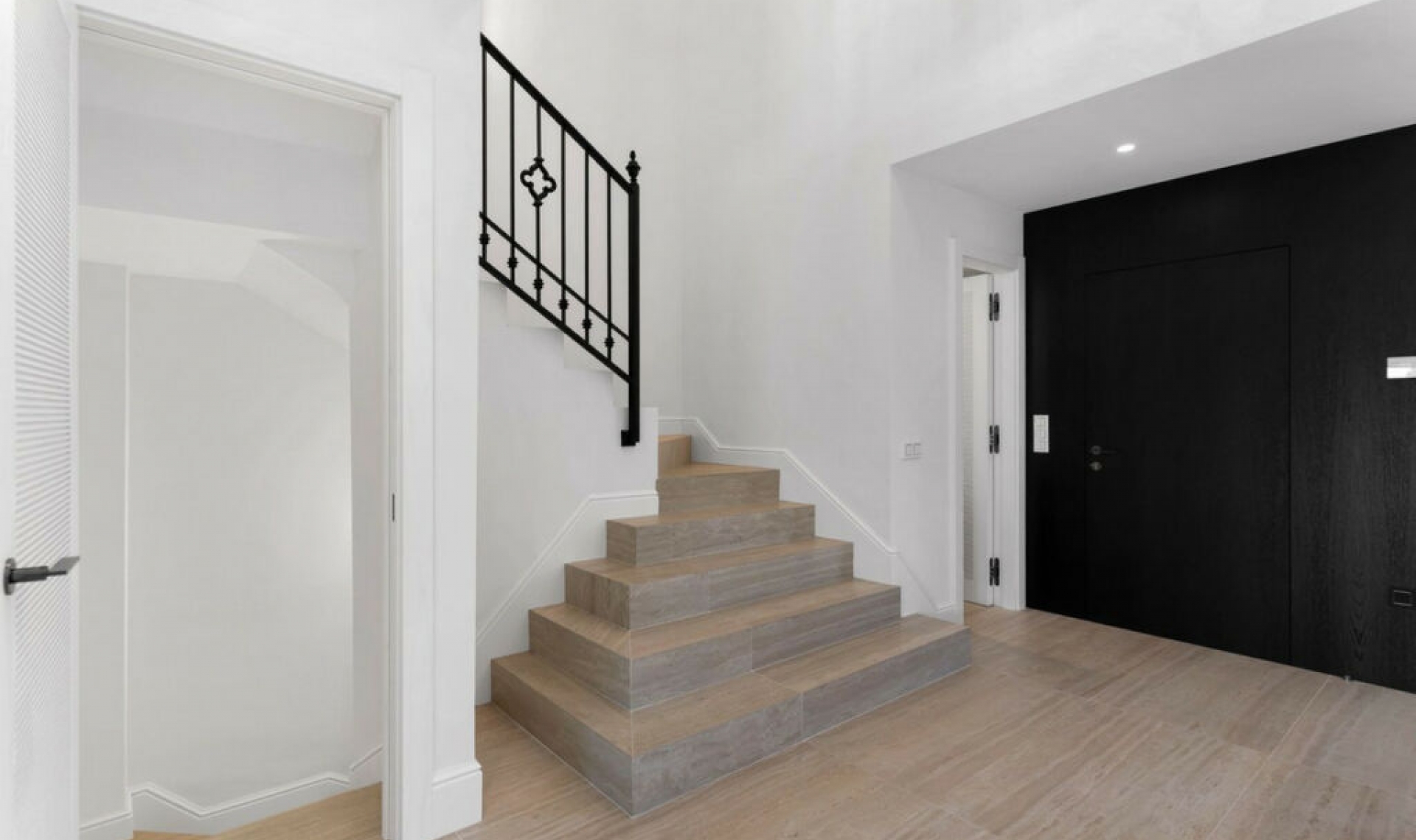 Resale - House -
Nueva Andalucía