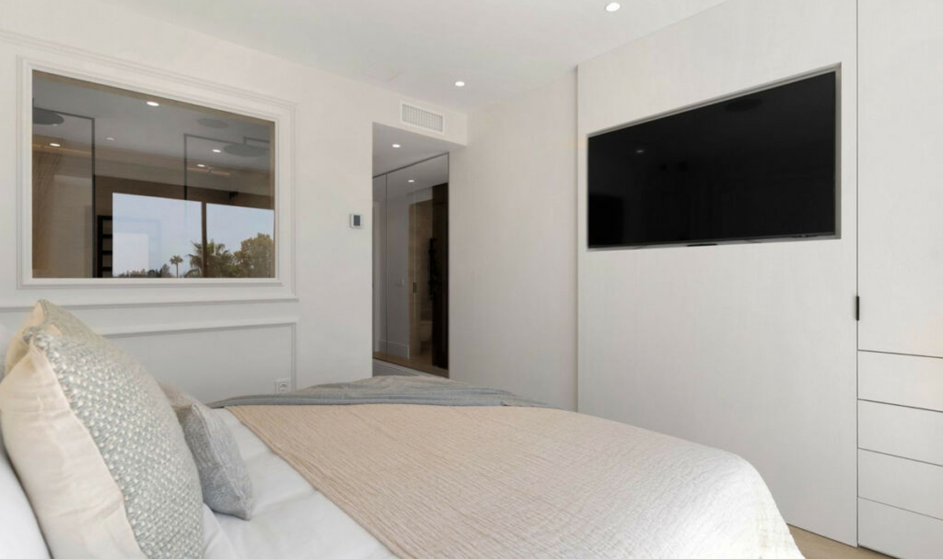 Resale - House -
Nueva Andalucía