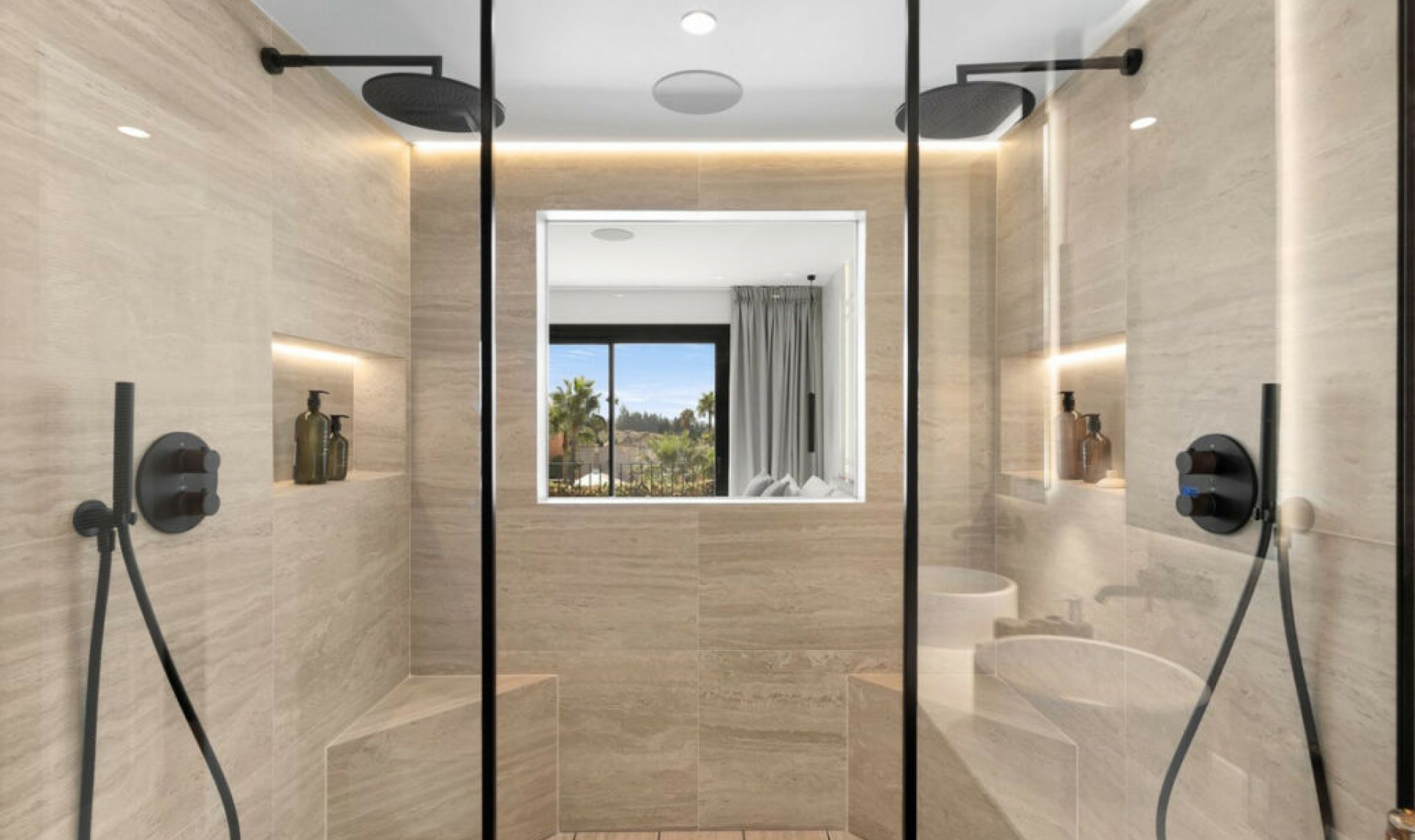 Resale - House -
Nueva Andalucía