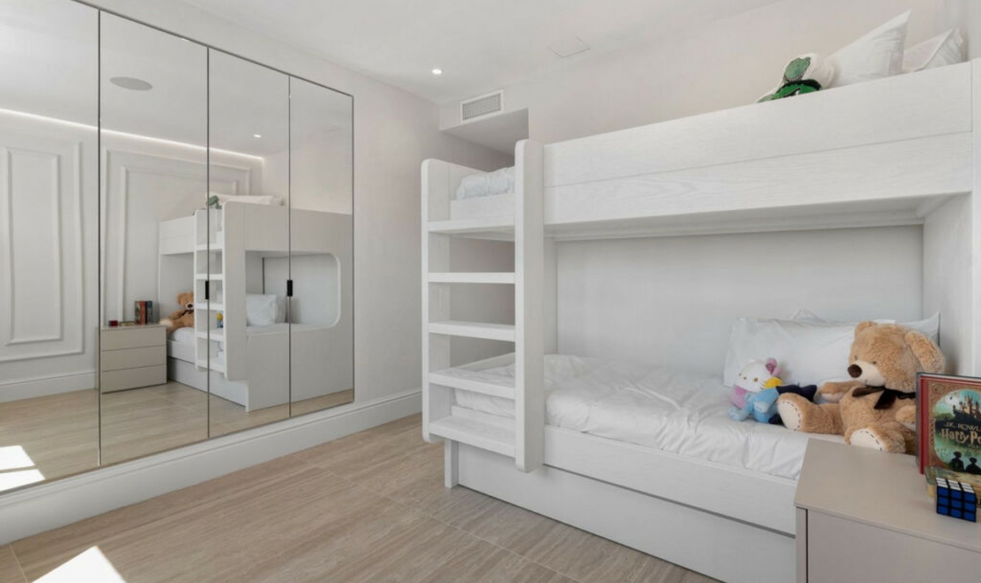 Resale - House -
Nueva Andalucía