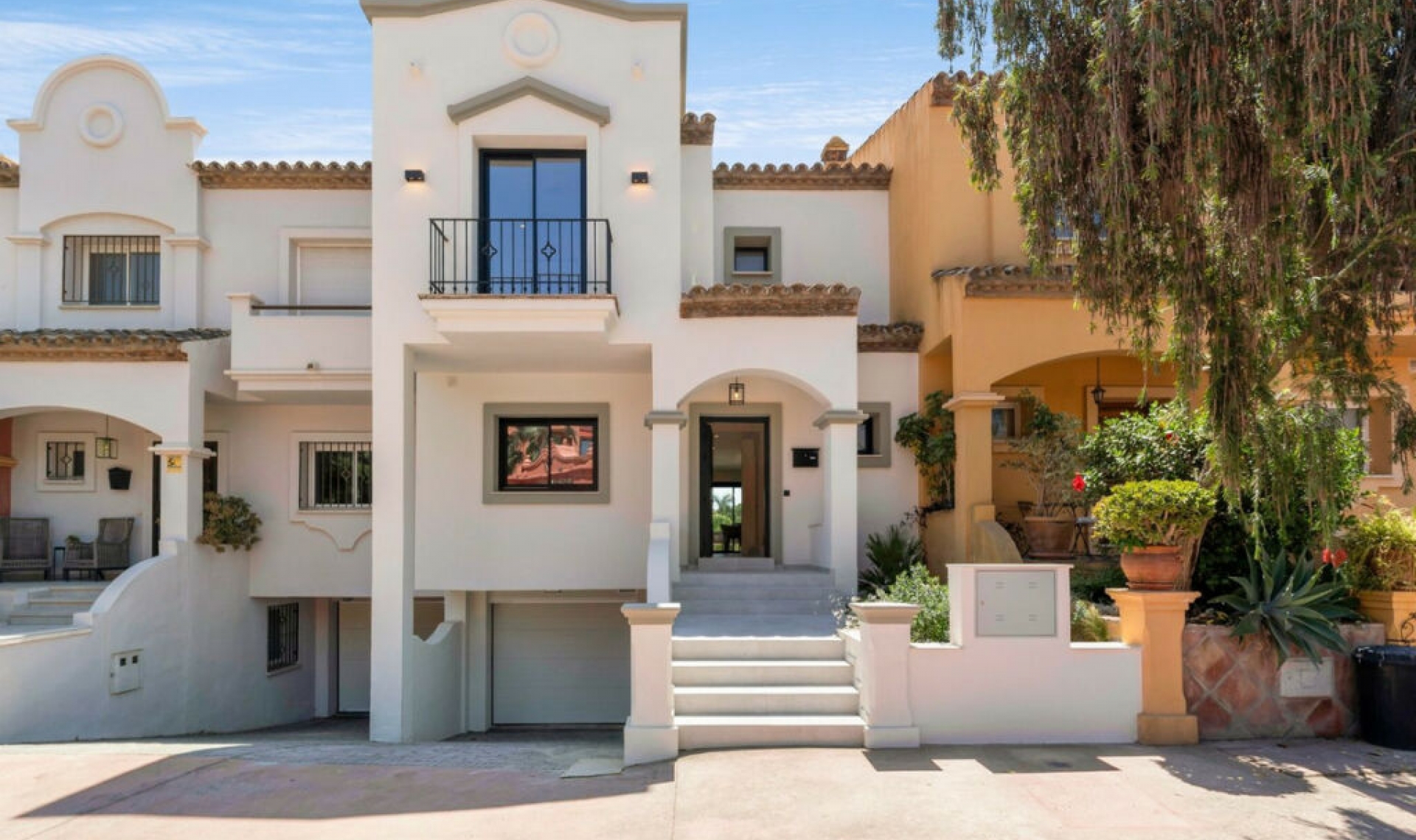 Resale - House -
Nueva Andalucía