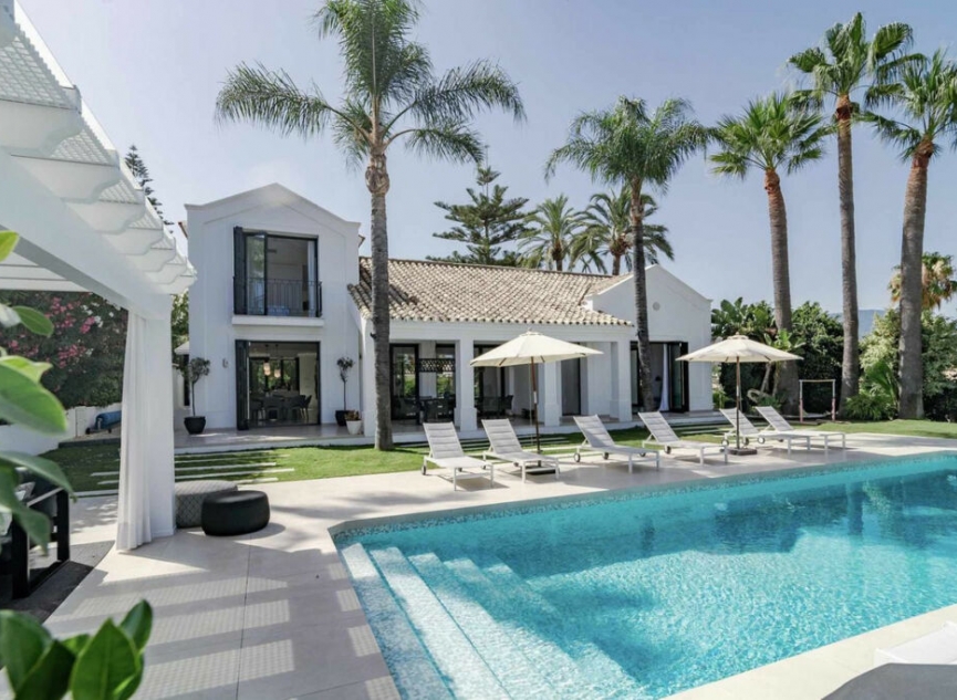 Resale - House -
Nueva Andalucía