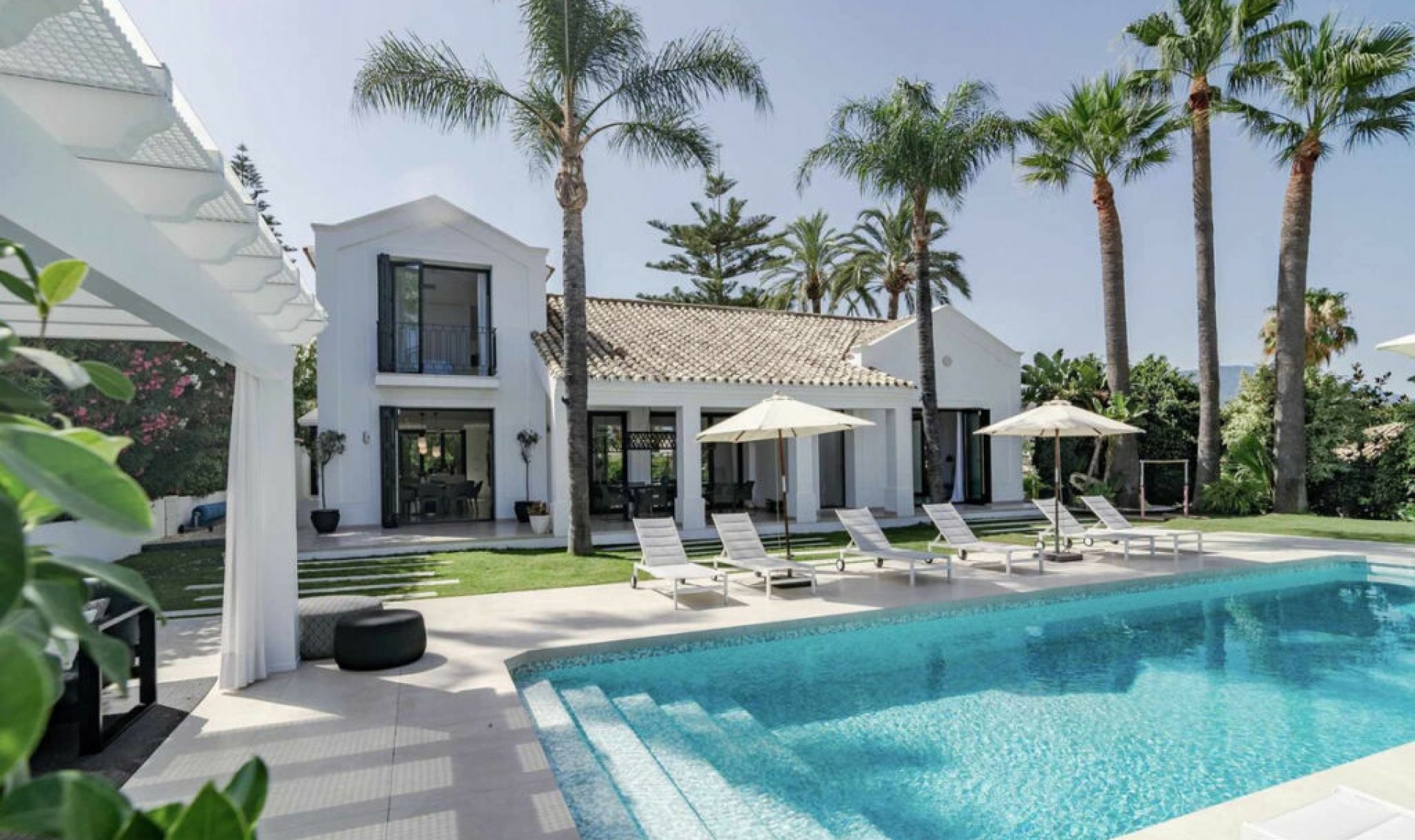 Resale - House -
Nueva Andalucía