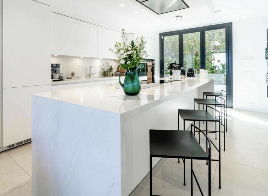 Resale - House -
Nueva Andalucía