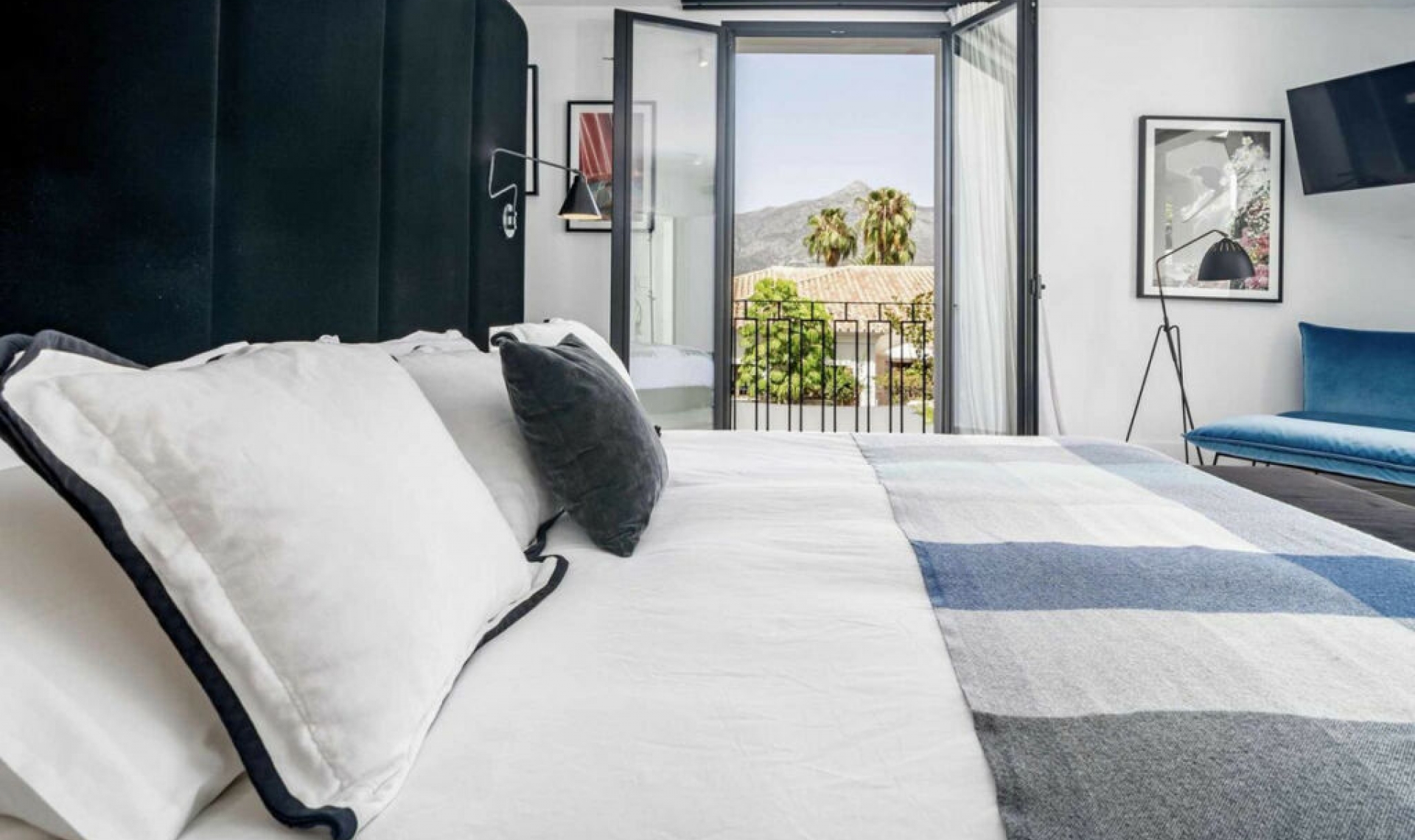 Resale - House -
Nueva Andalucía