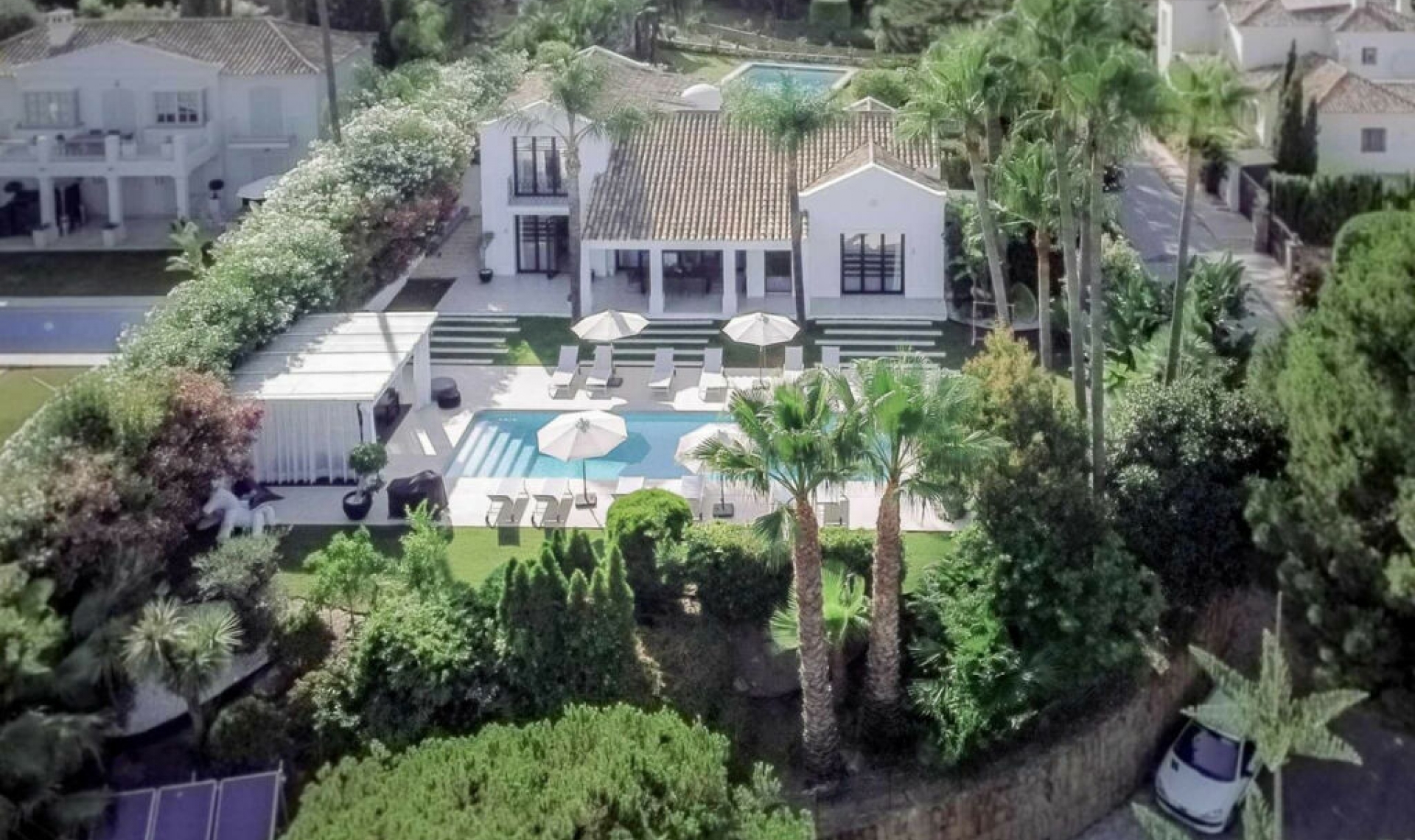 Resale - House -
Nueva Andalucía