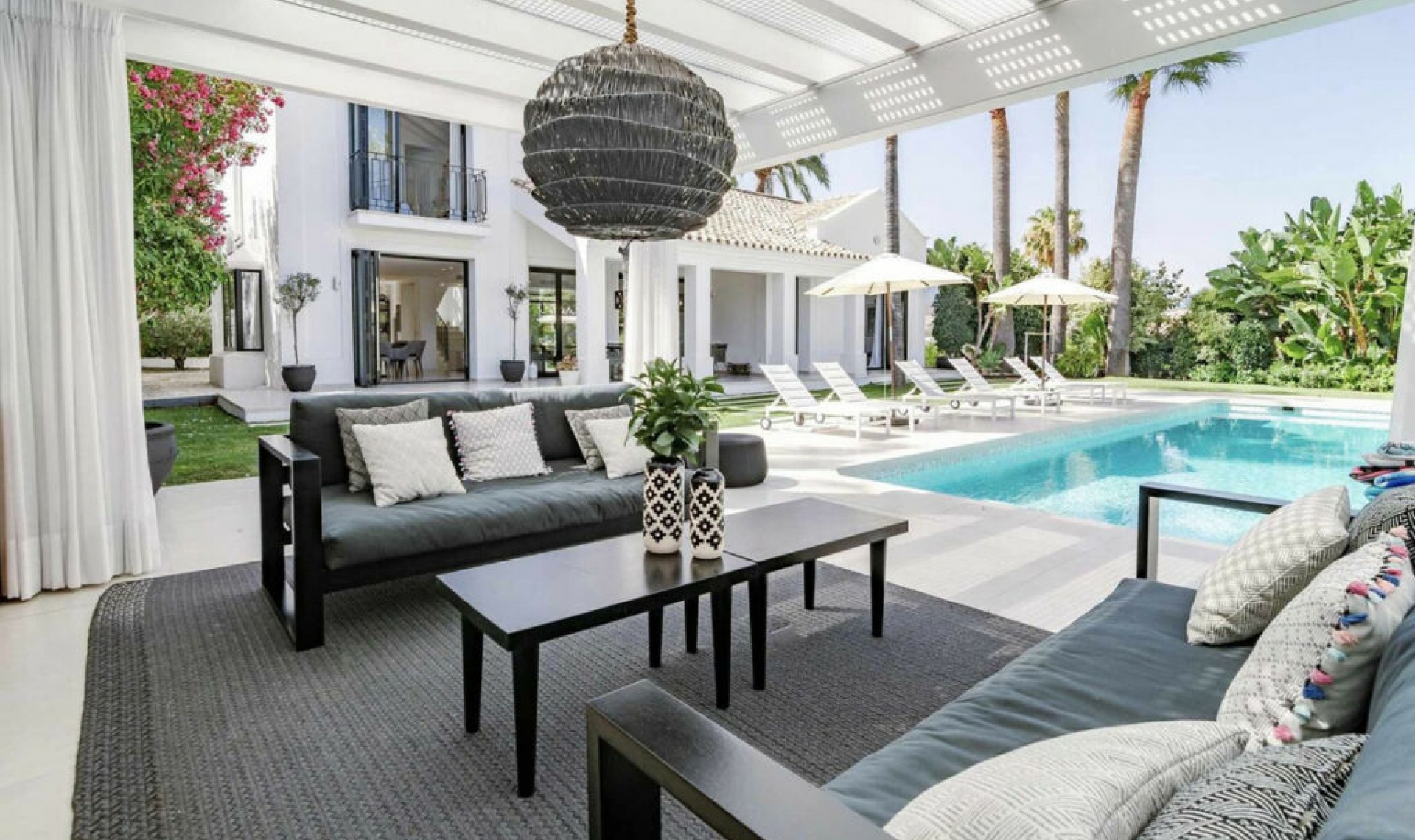 Resale - House -
Nueva Andalucía