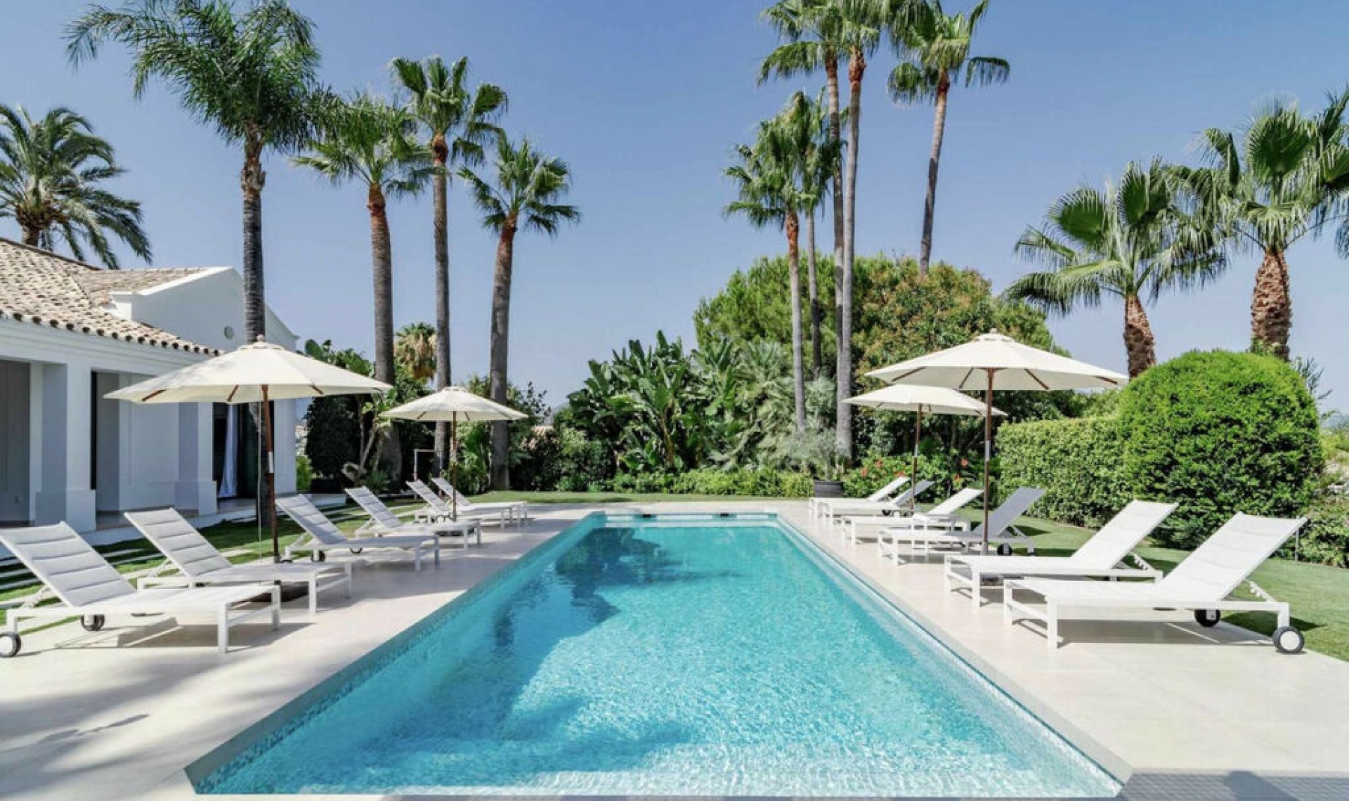 Resale - House -
Nueva Andalucía