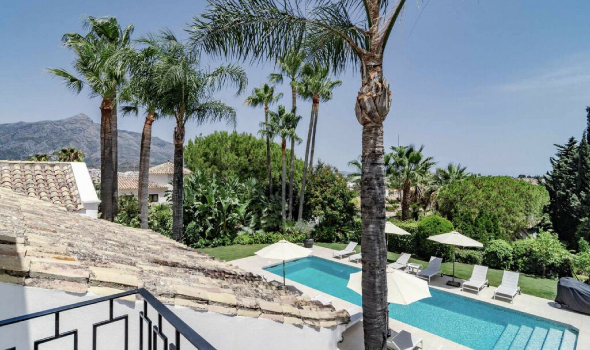 Resale - House -
Nueva Andalucía