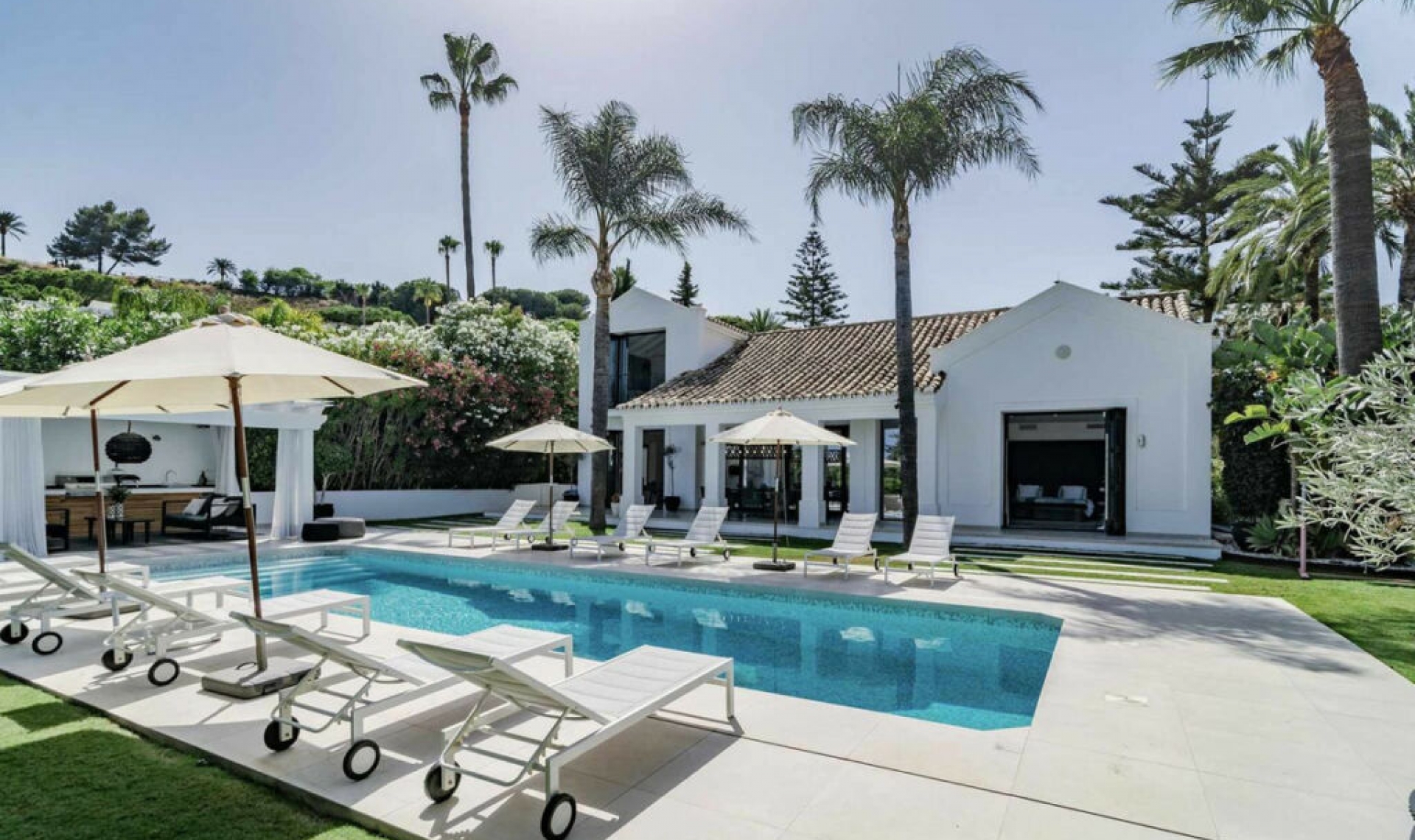 Resale - House -
Nueva Andalucía