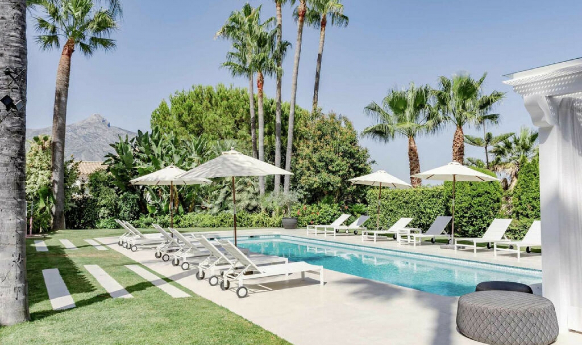 Resale - House -
Nueva Andalucía