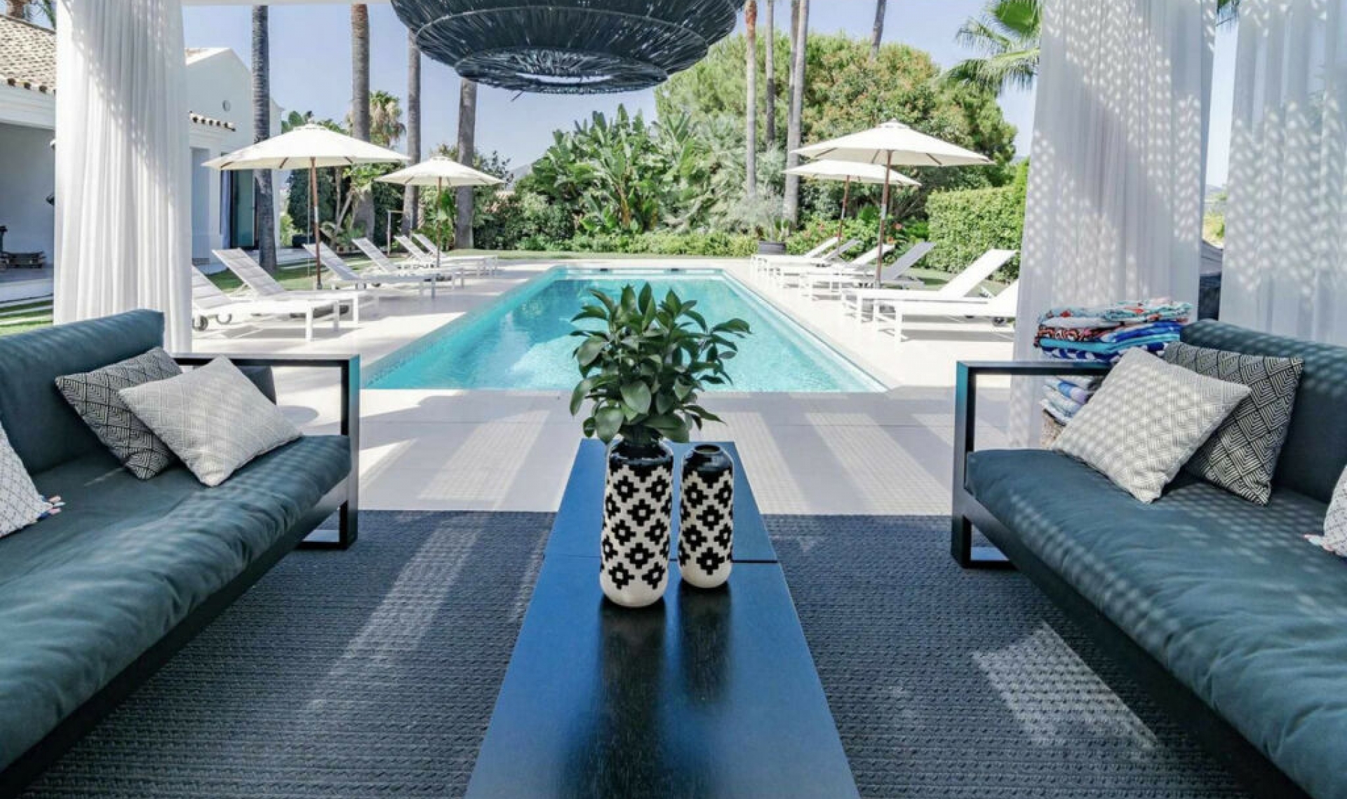 Resale - House -
Nueva Andalucía