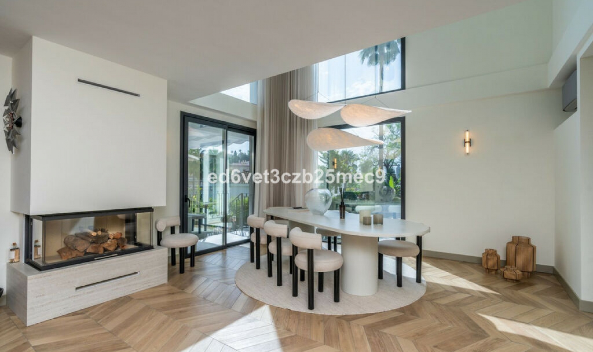 Resale - House -
Nueva Andalucía