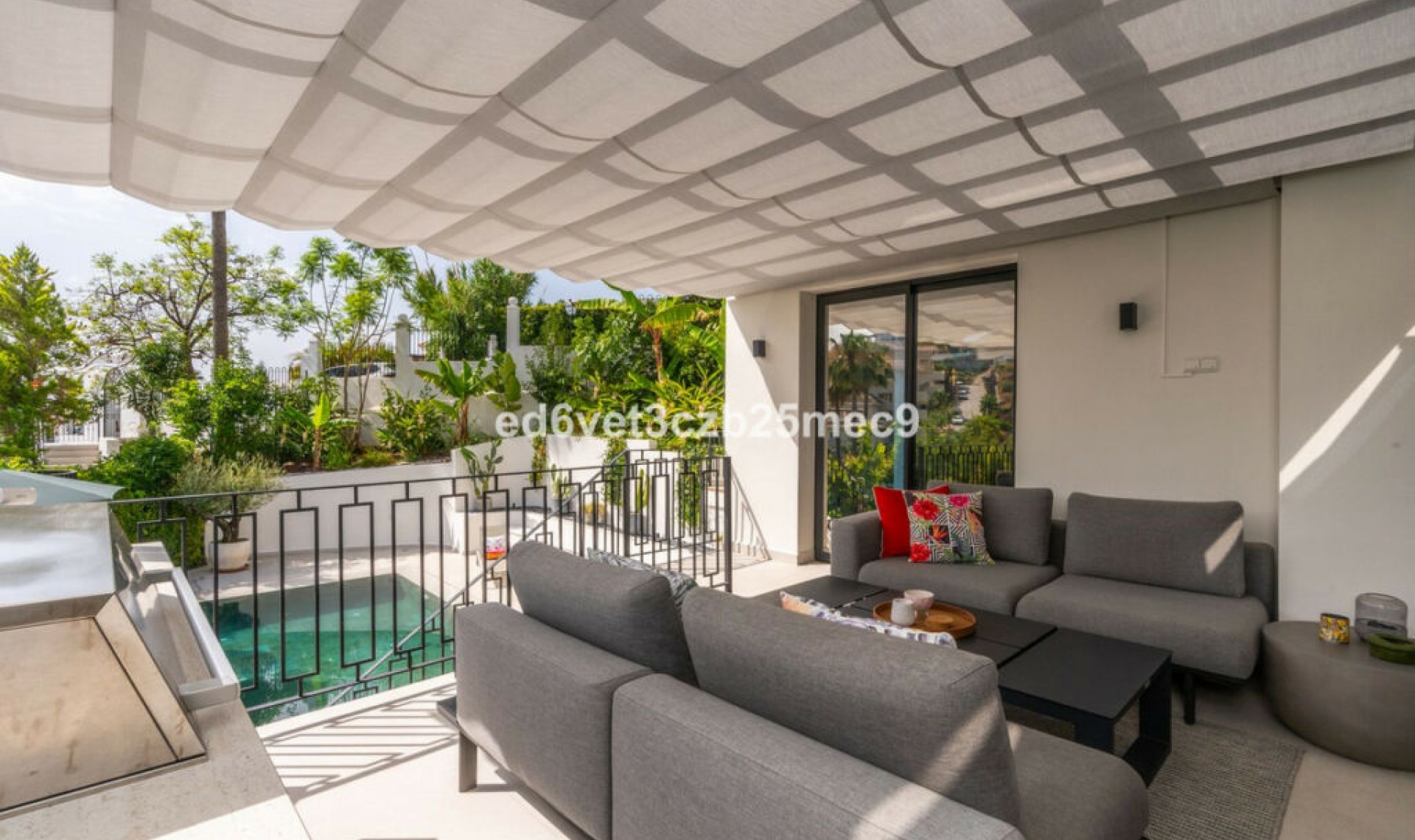 Resale - House -
Nueva Andalucía