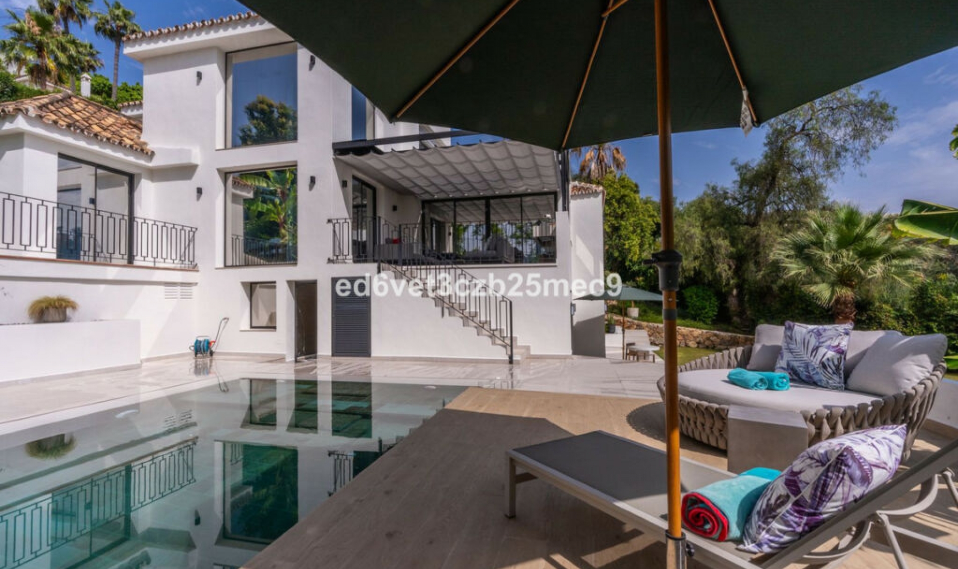 Resale - House -
Nueva Andalucía