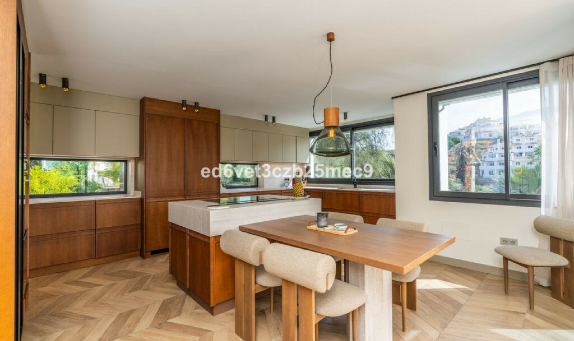 Resale - House -
Nueva Andalucía