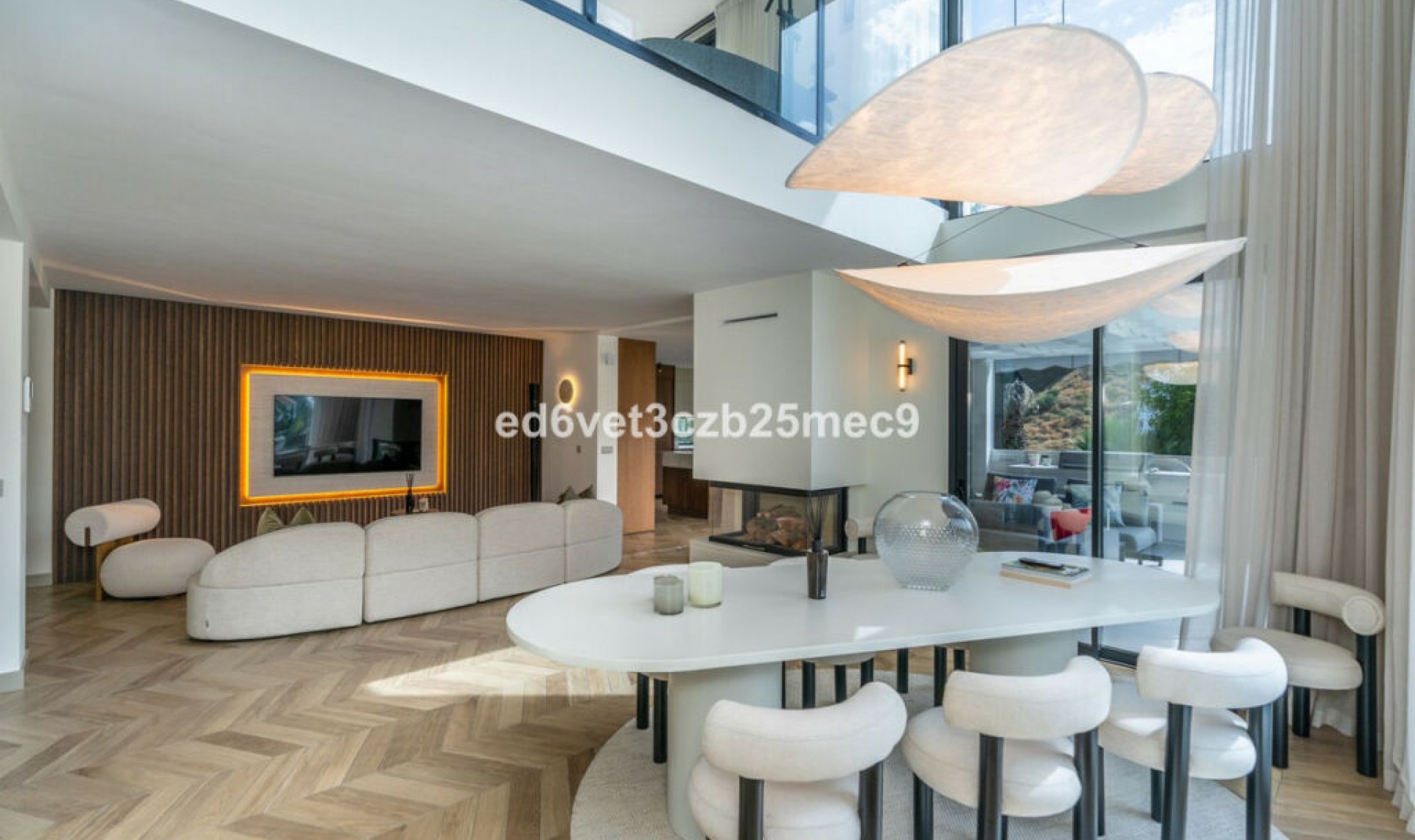 Resale - House -
Nueva Andalucía