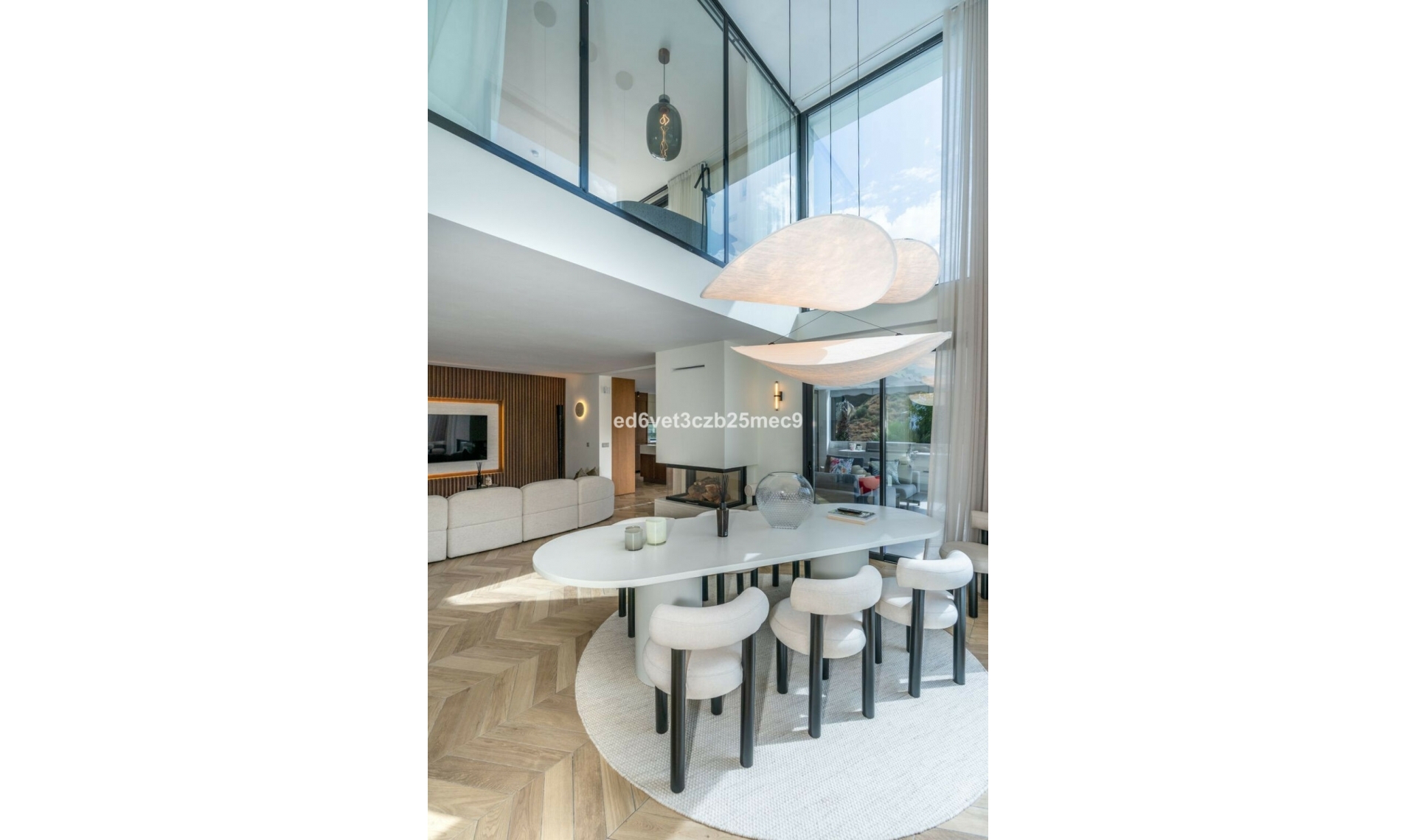 Resale - House -
Nueva Andalucía