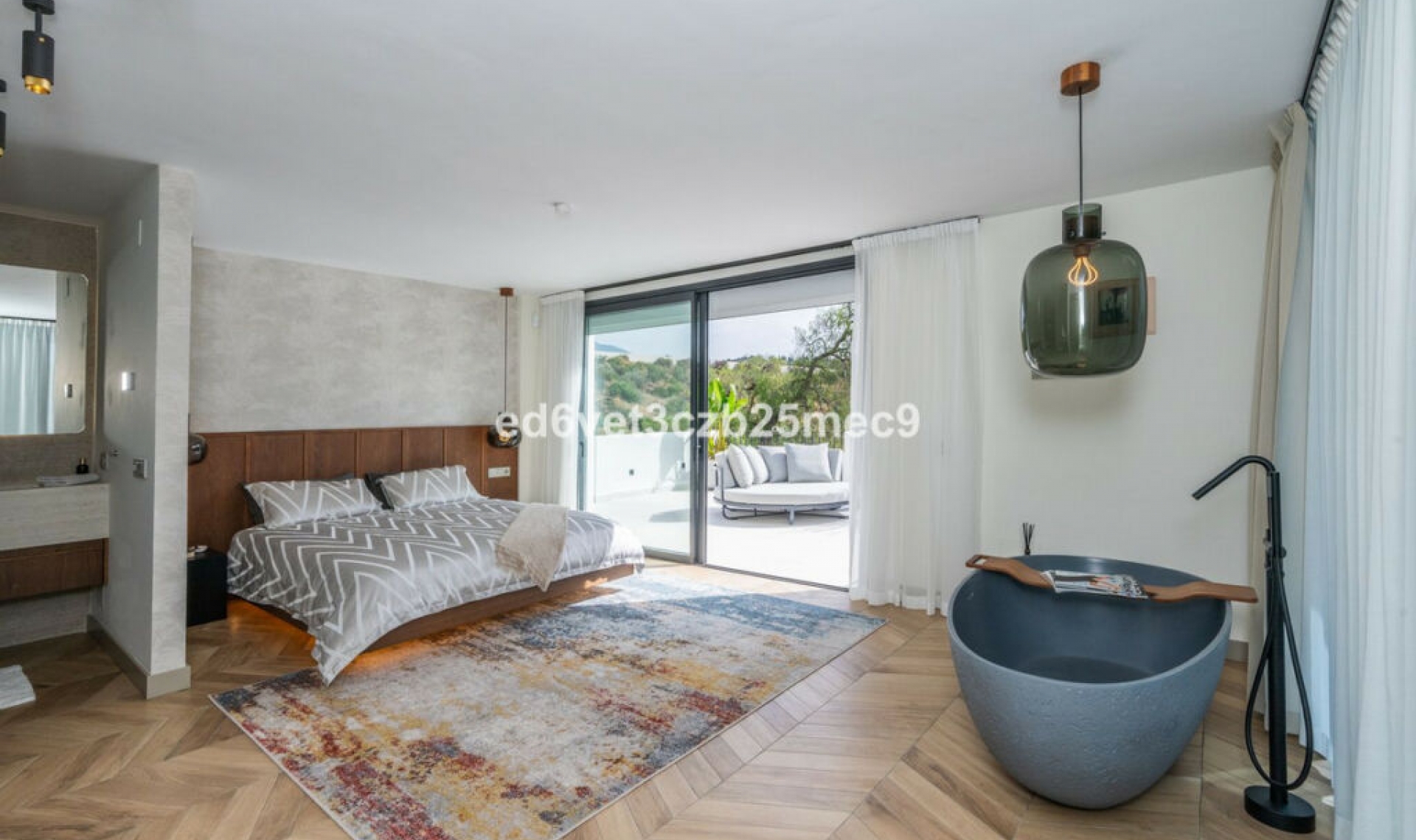 Resale - House -
Nueva Andalucía