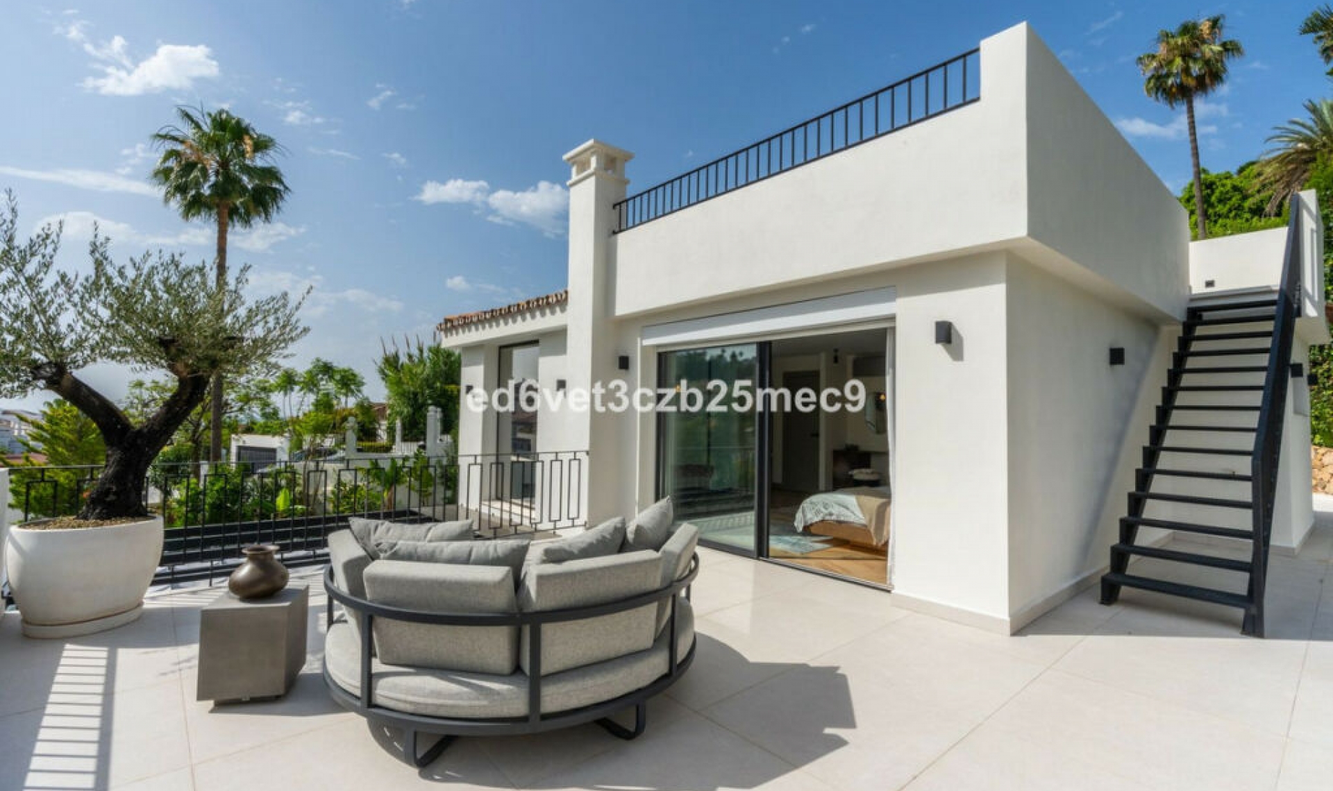 Resale - House -
Nueva Andalucía