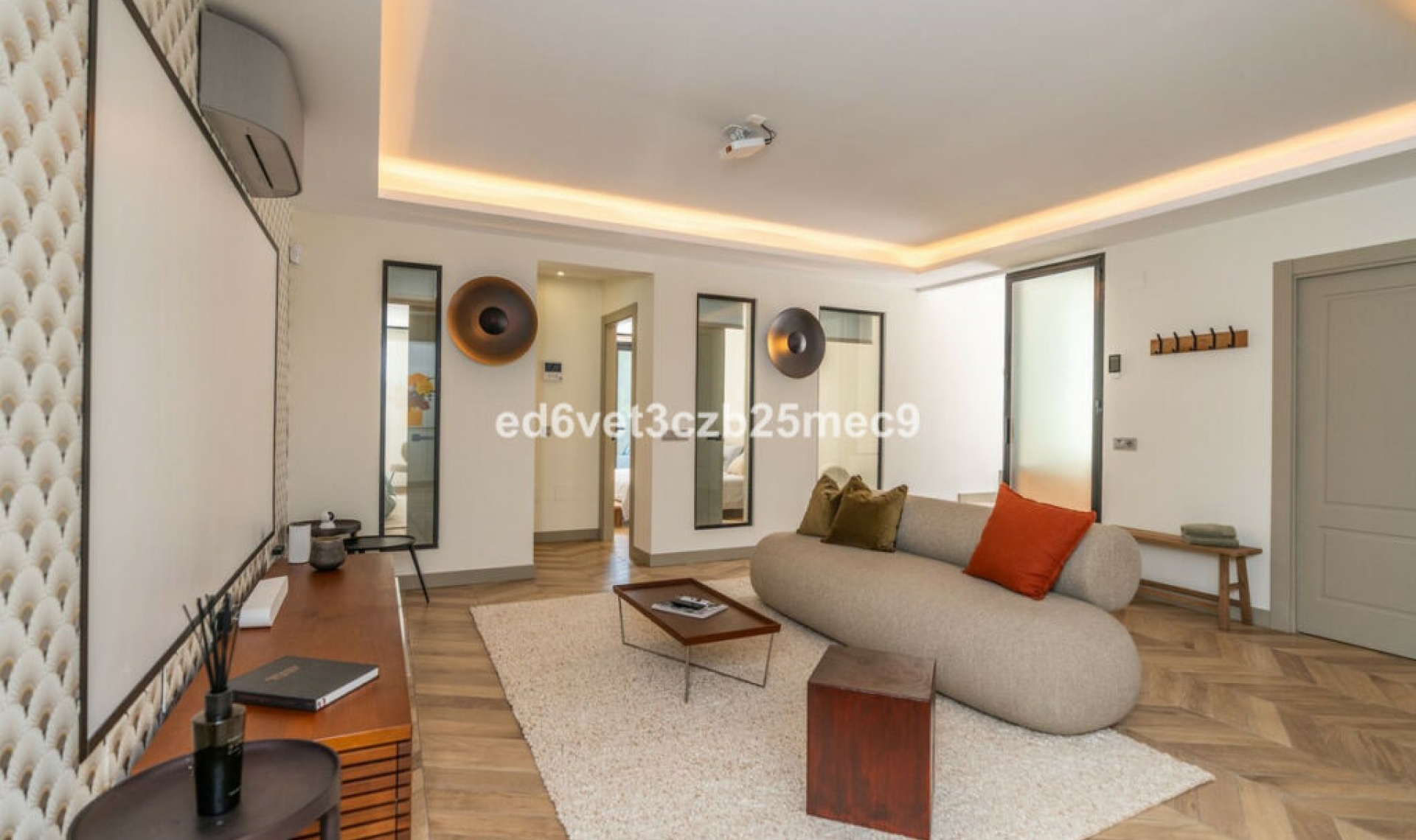 Resale - House -
Nueva Andalucía