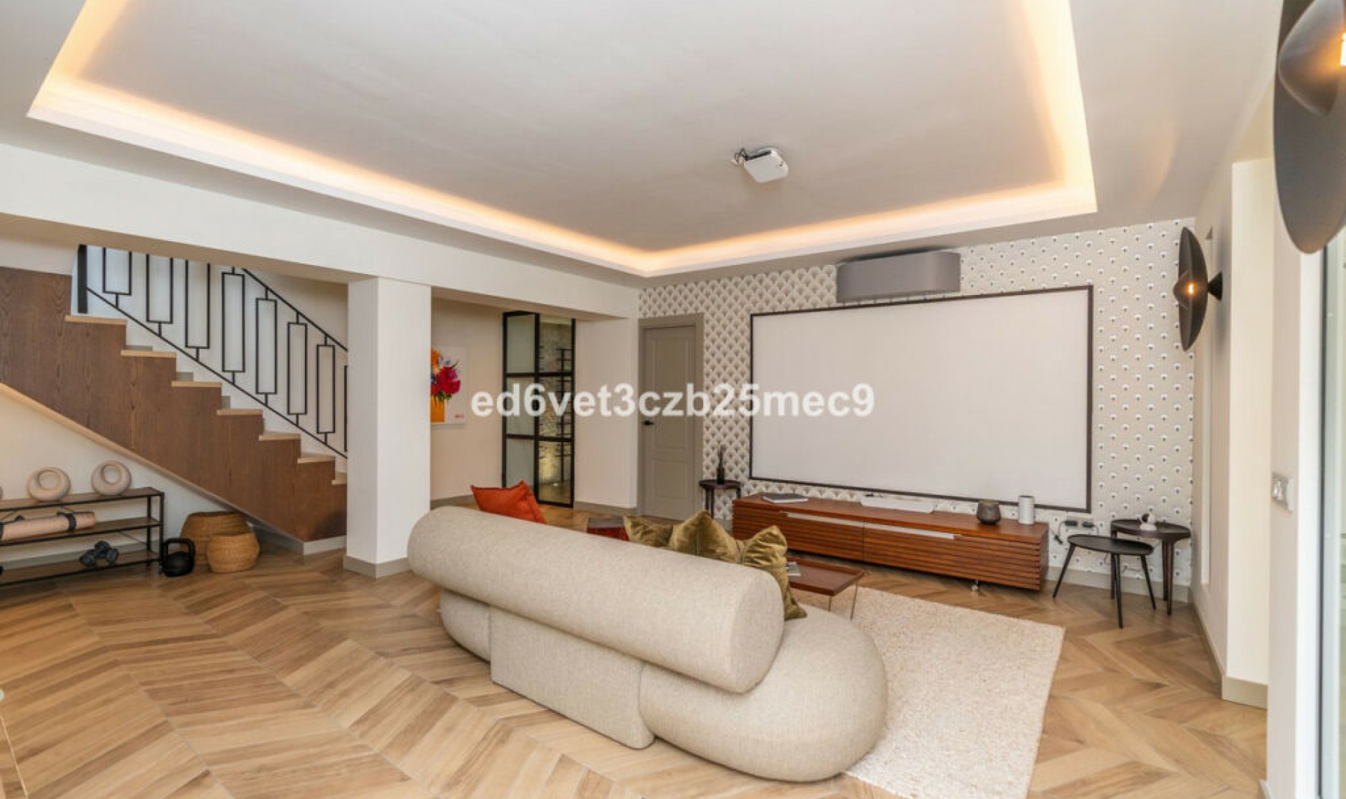 Resale - House -
Nueva Andalucía