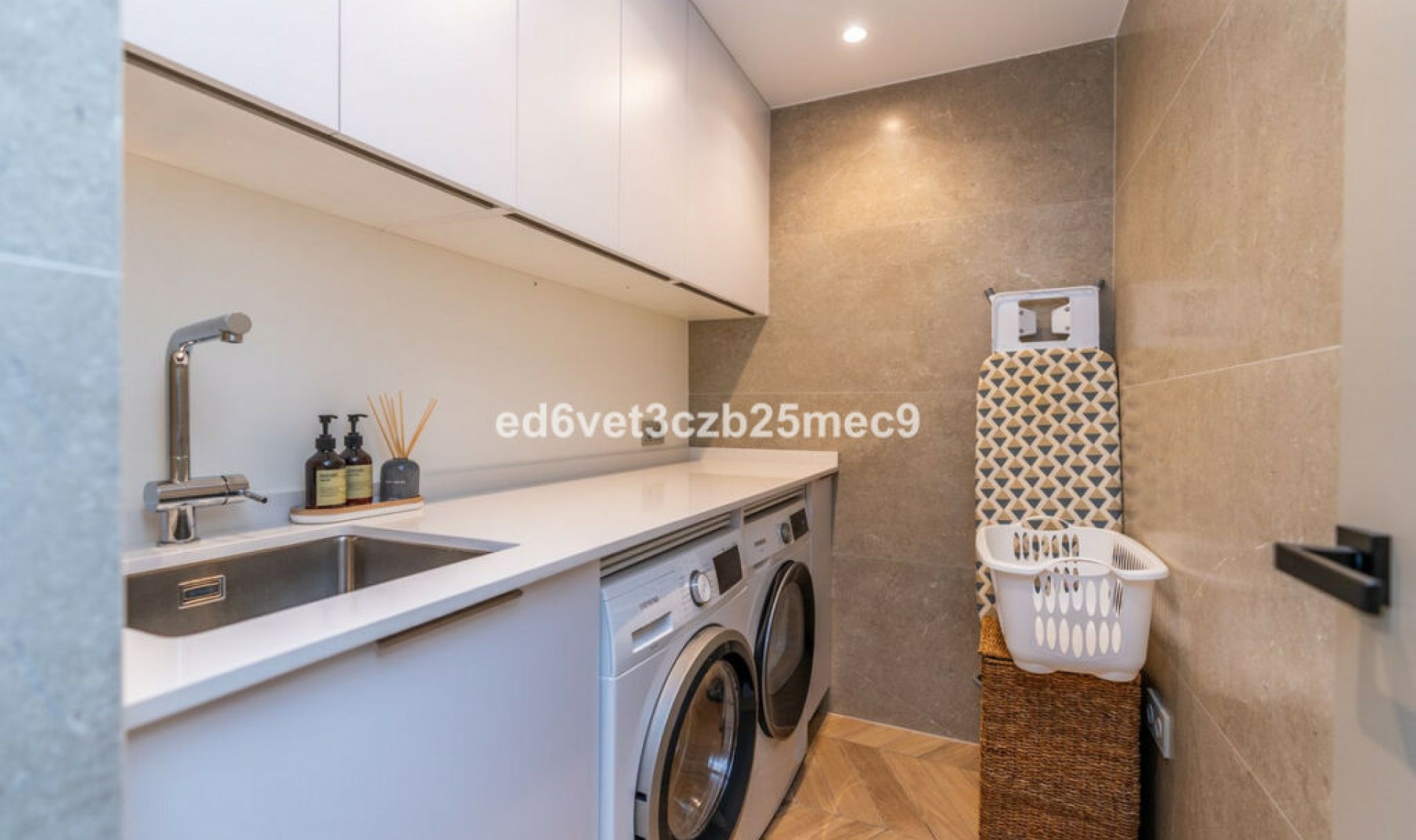 Resale - House -
Nueva Andalucía