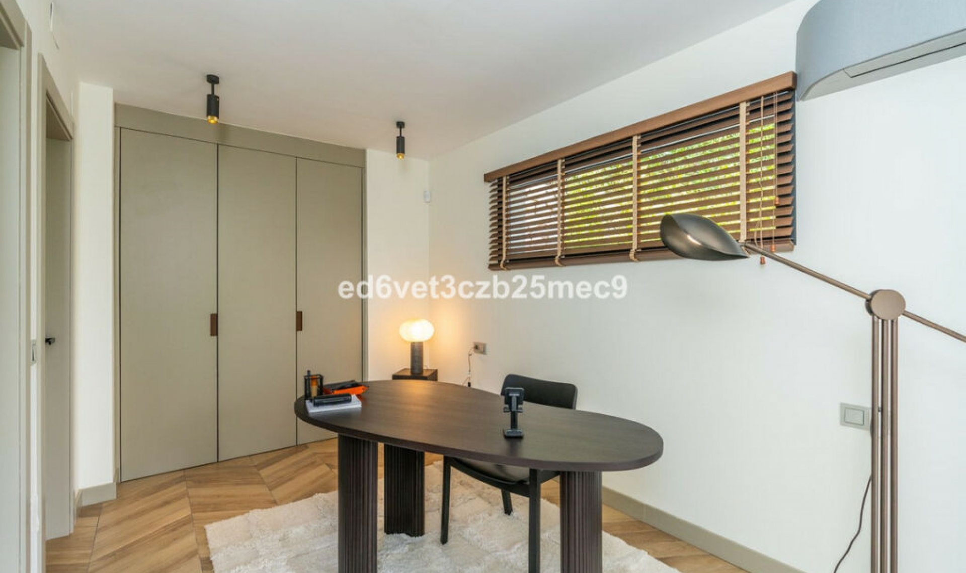 Resale - House -
Nueva Andalucía