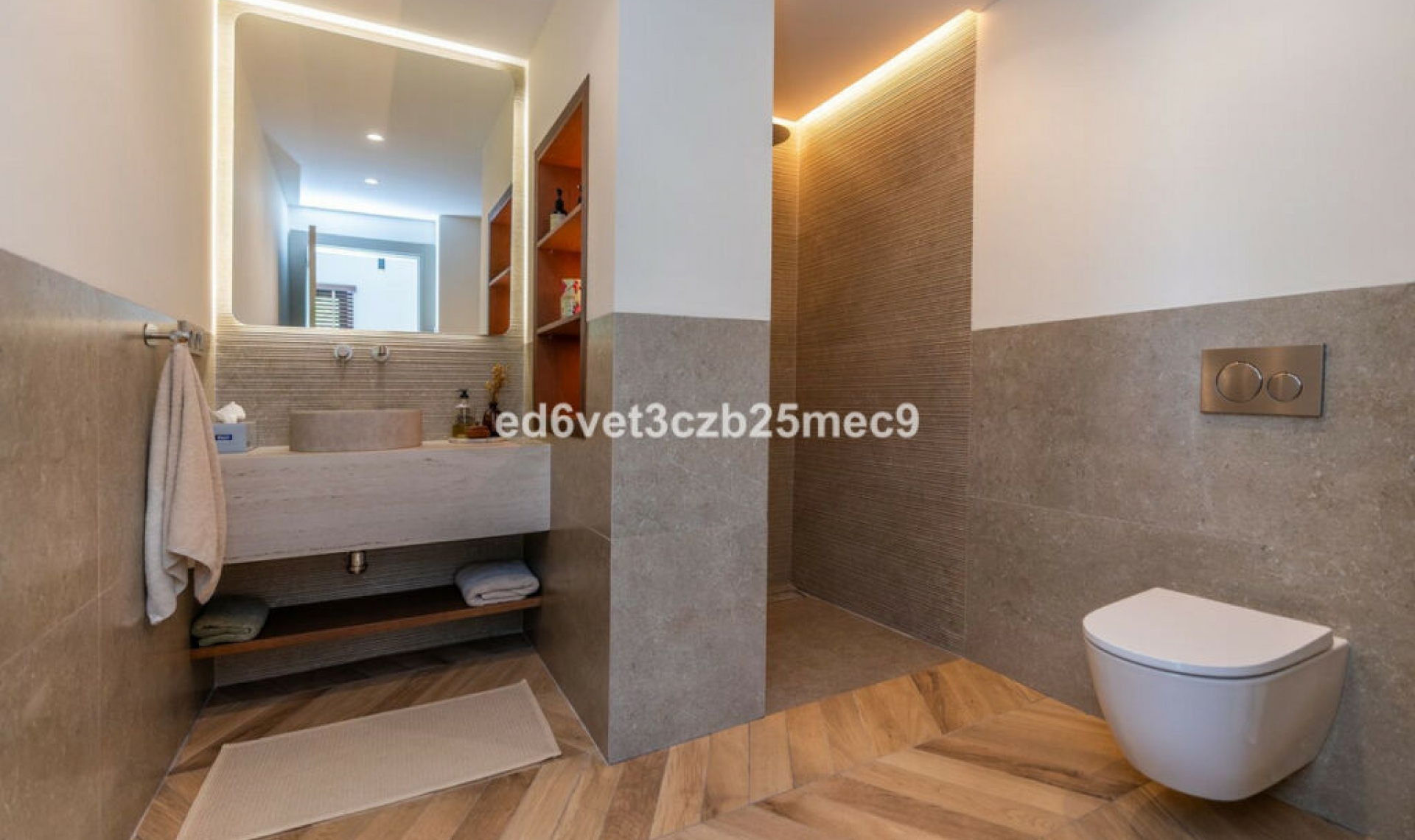 Resale - House -
Nueva Andalucía