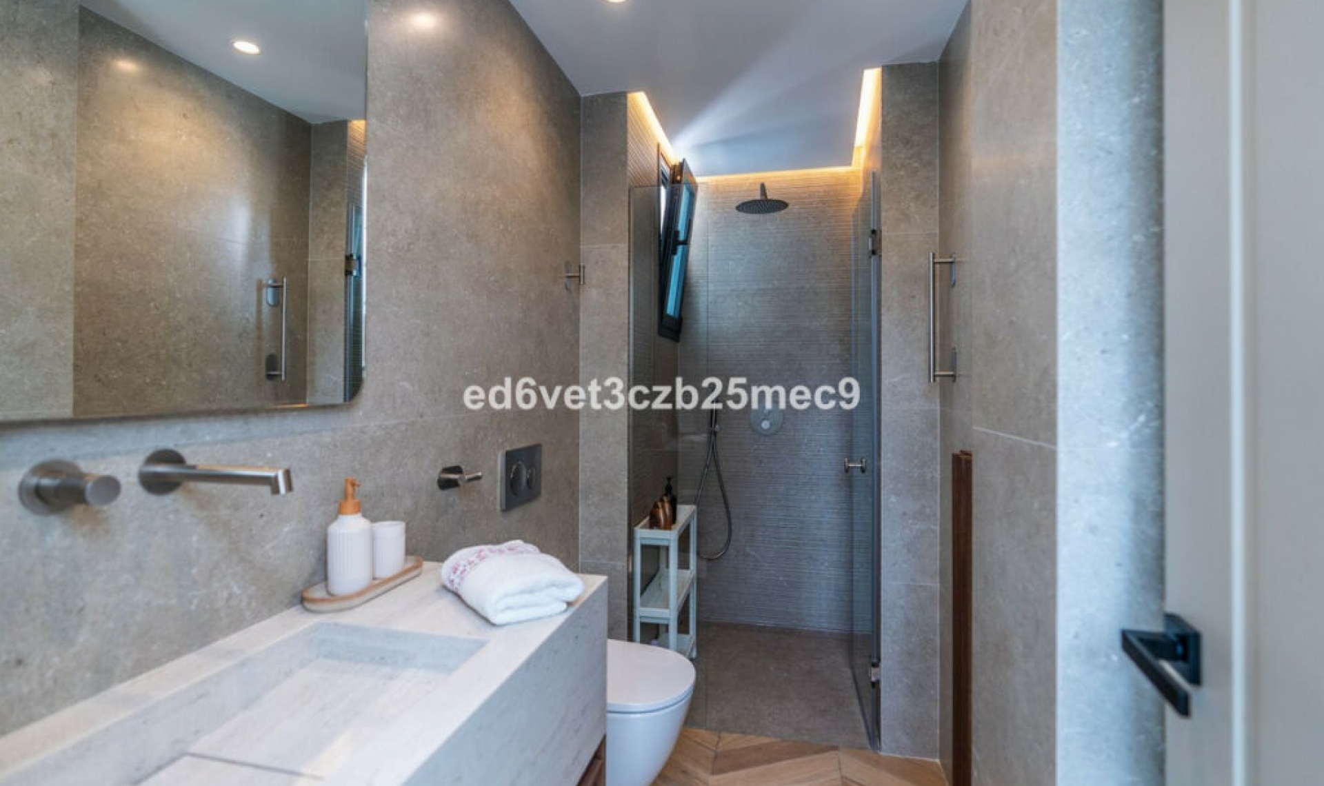 Resale - House -
Nueva Andalucía