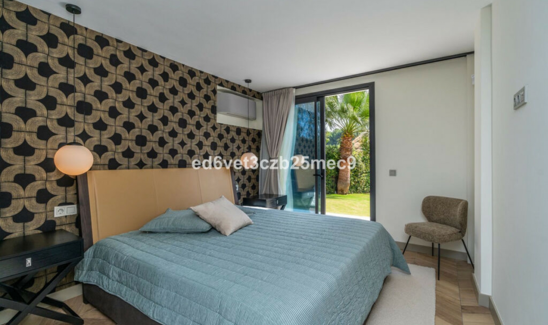 Resale - House -
Nueva Andalucía