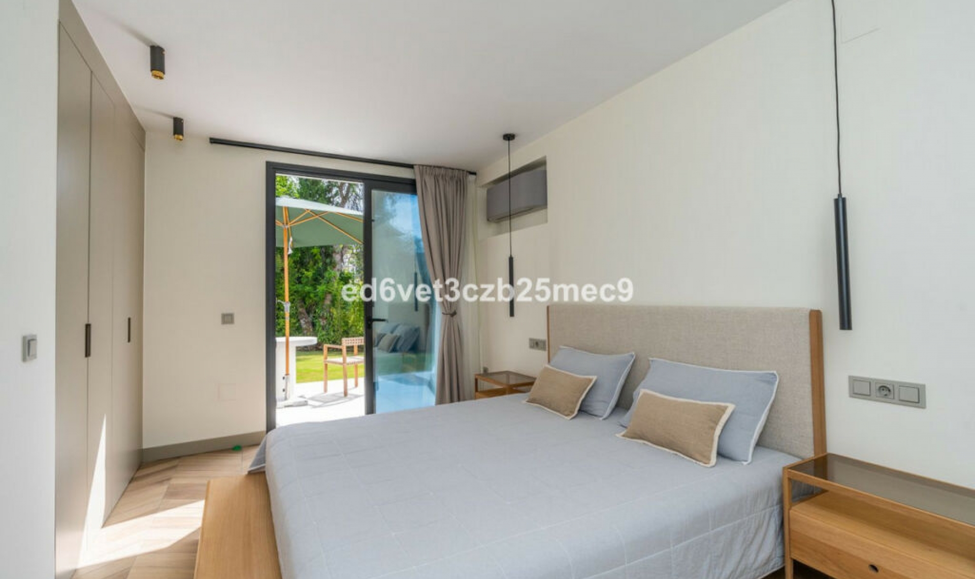 Resale - House -
Nueva Andalucía