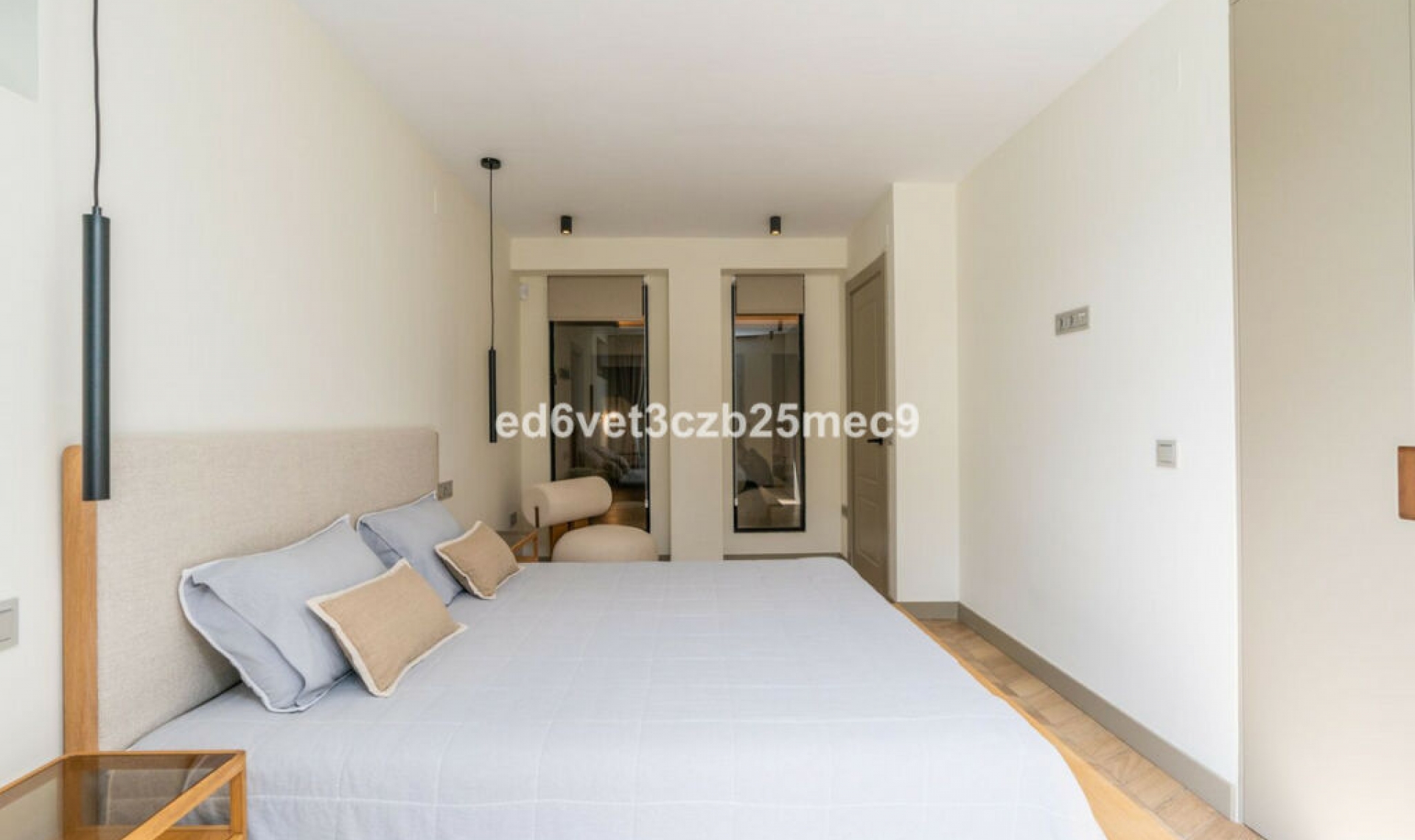 Resale - House -
Nueva Andalucía