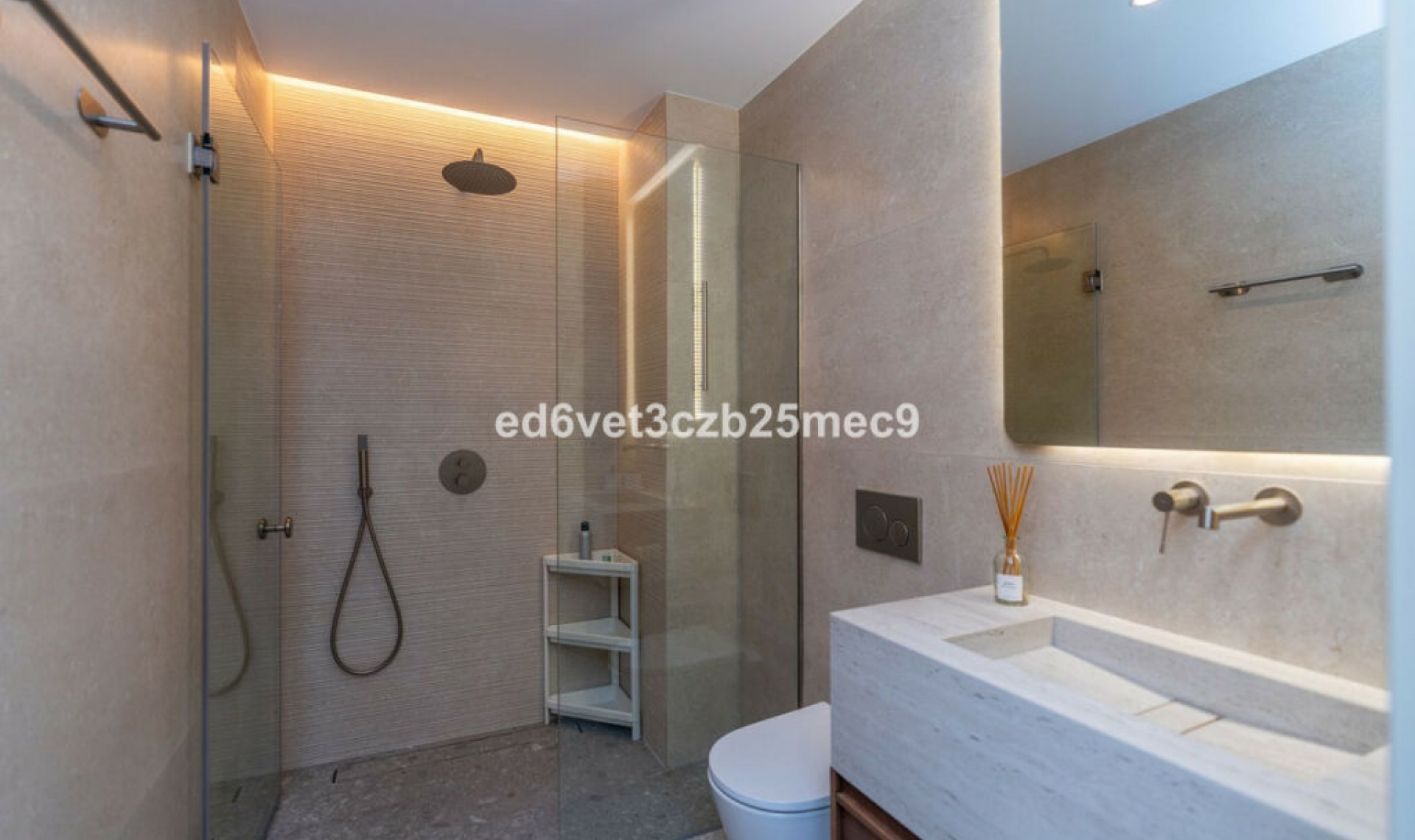 Resale - House -
Nueva Andalucía