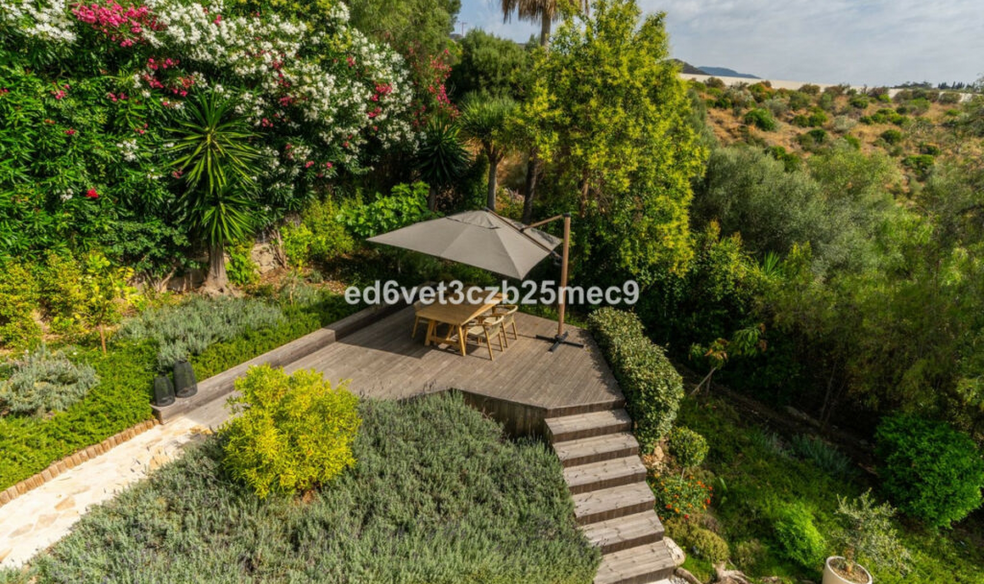 Resale - House -
Nueva Andalucía