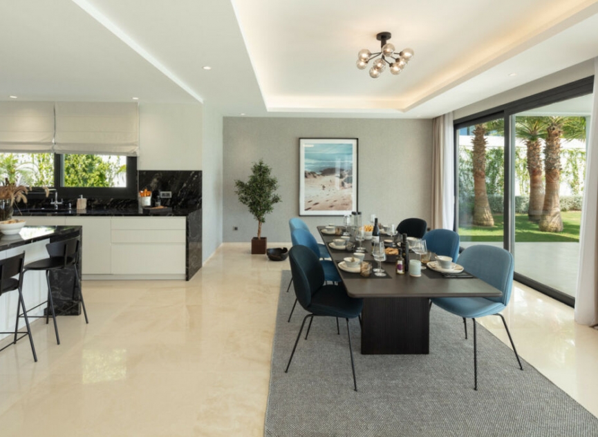 Resale - House -
Nueva Andalucía