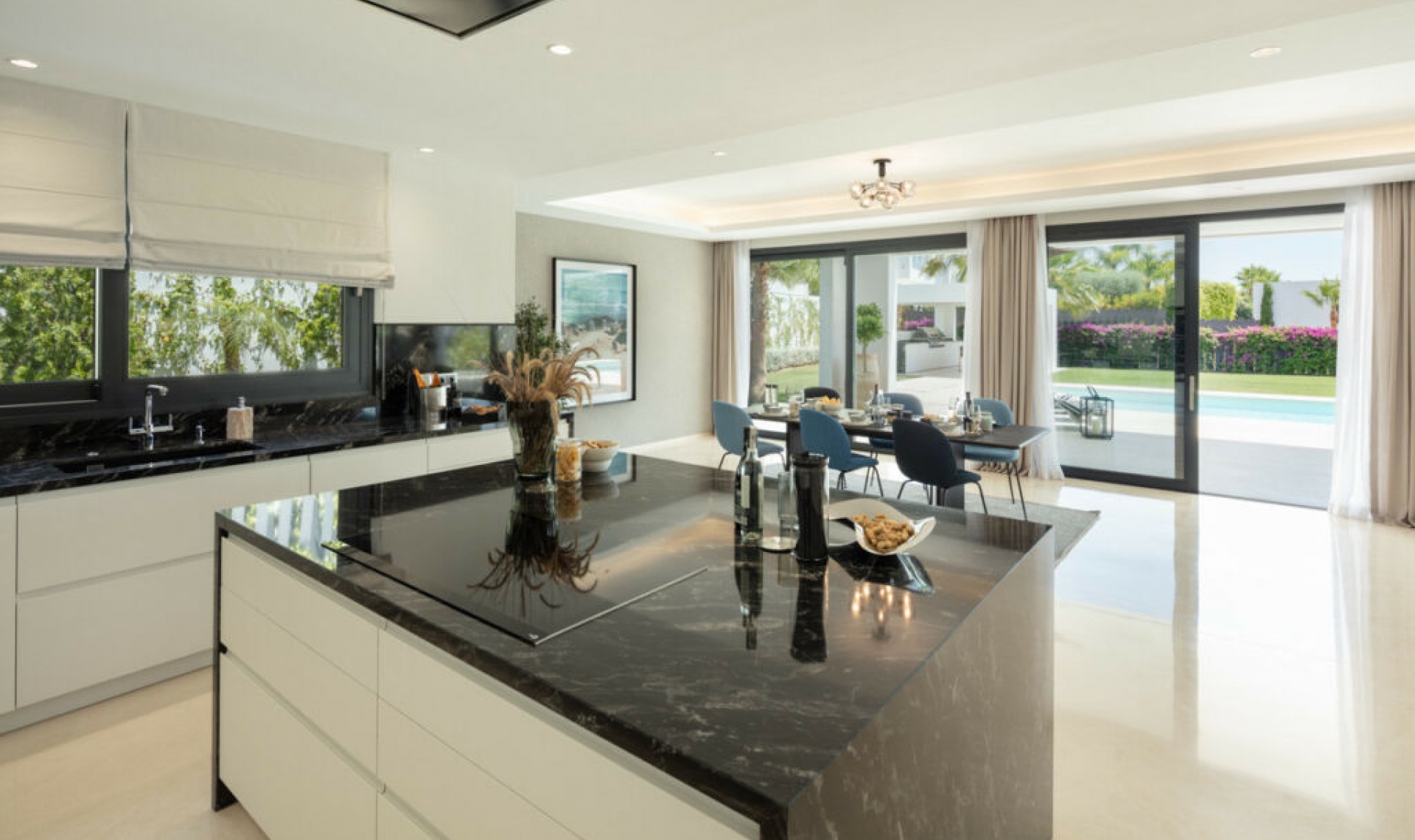 Resale - House -
Nueva Andalucía