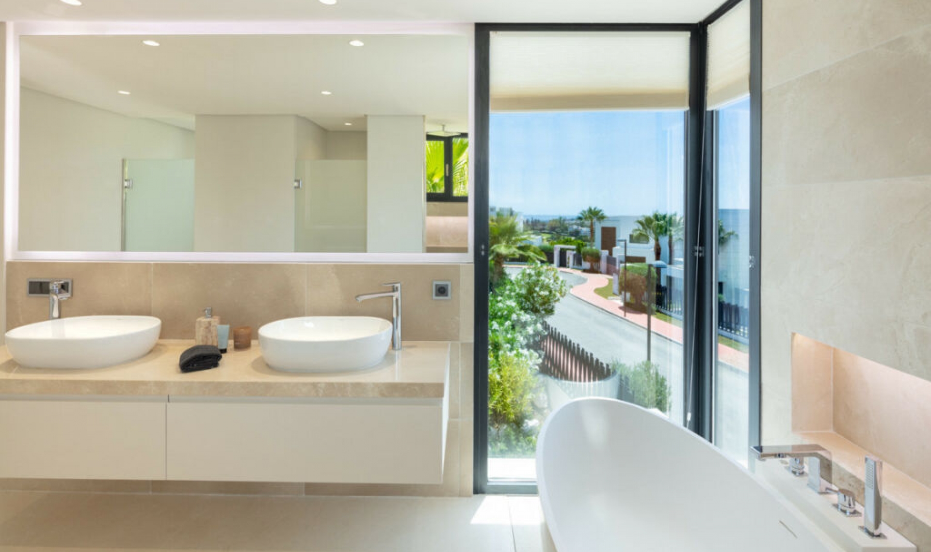 Resale - House -
Nueva Andalucía