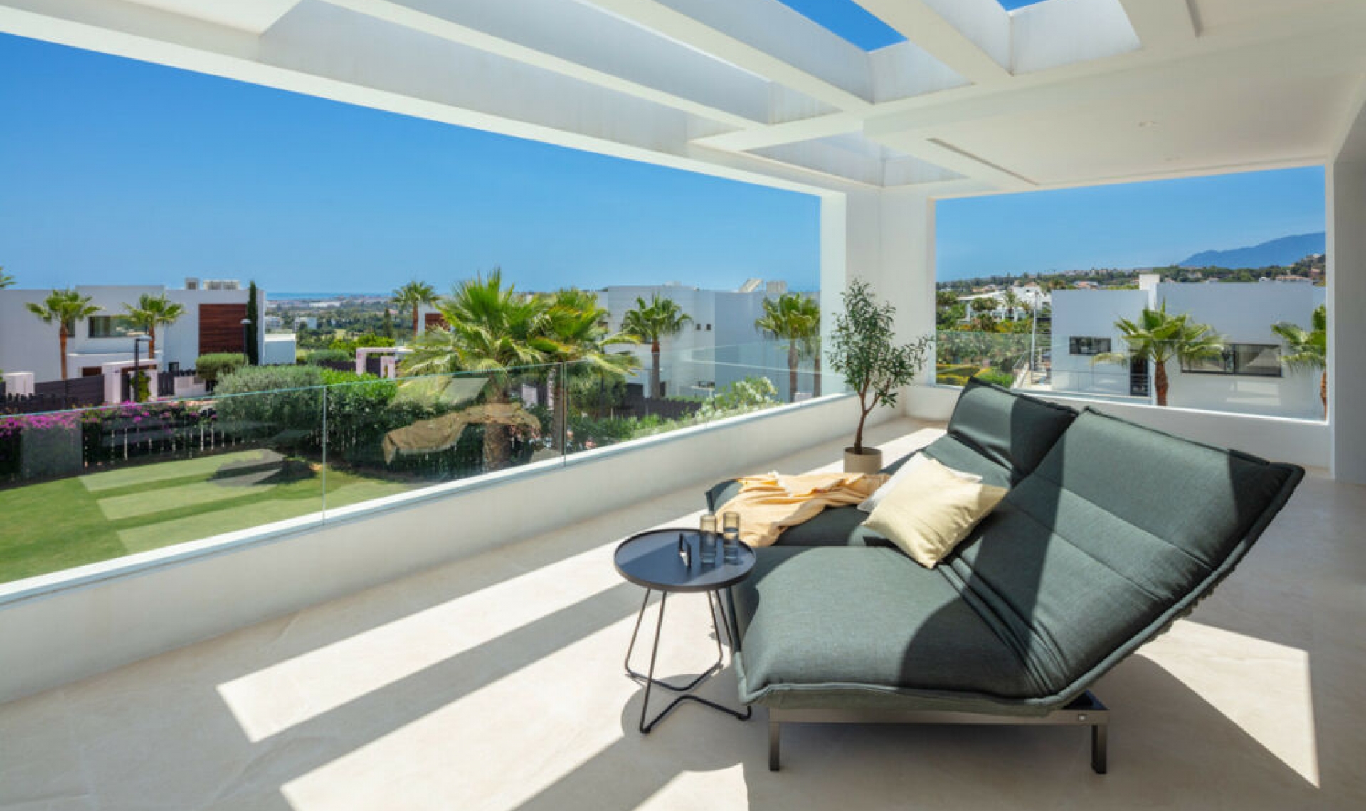 Resale - House -
Nueva Andalucía